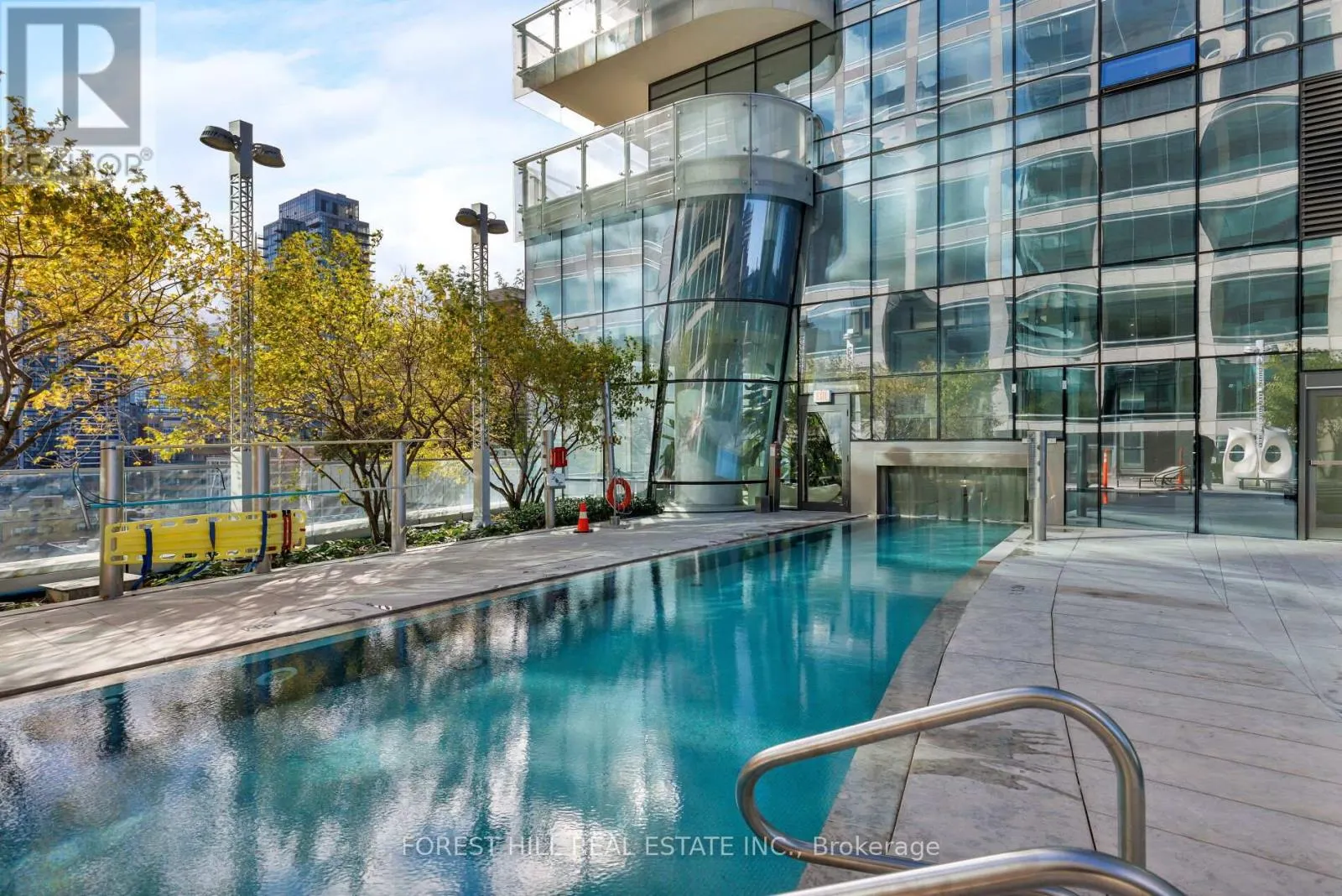 6805 - 1 BLOOR STREET E