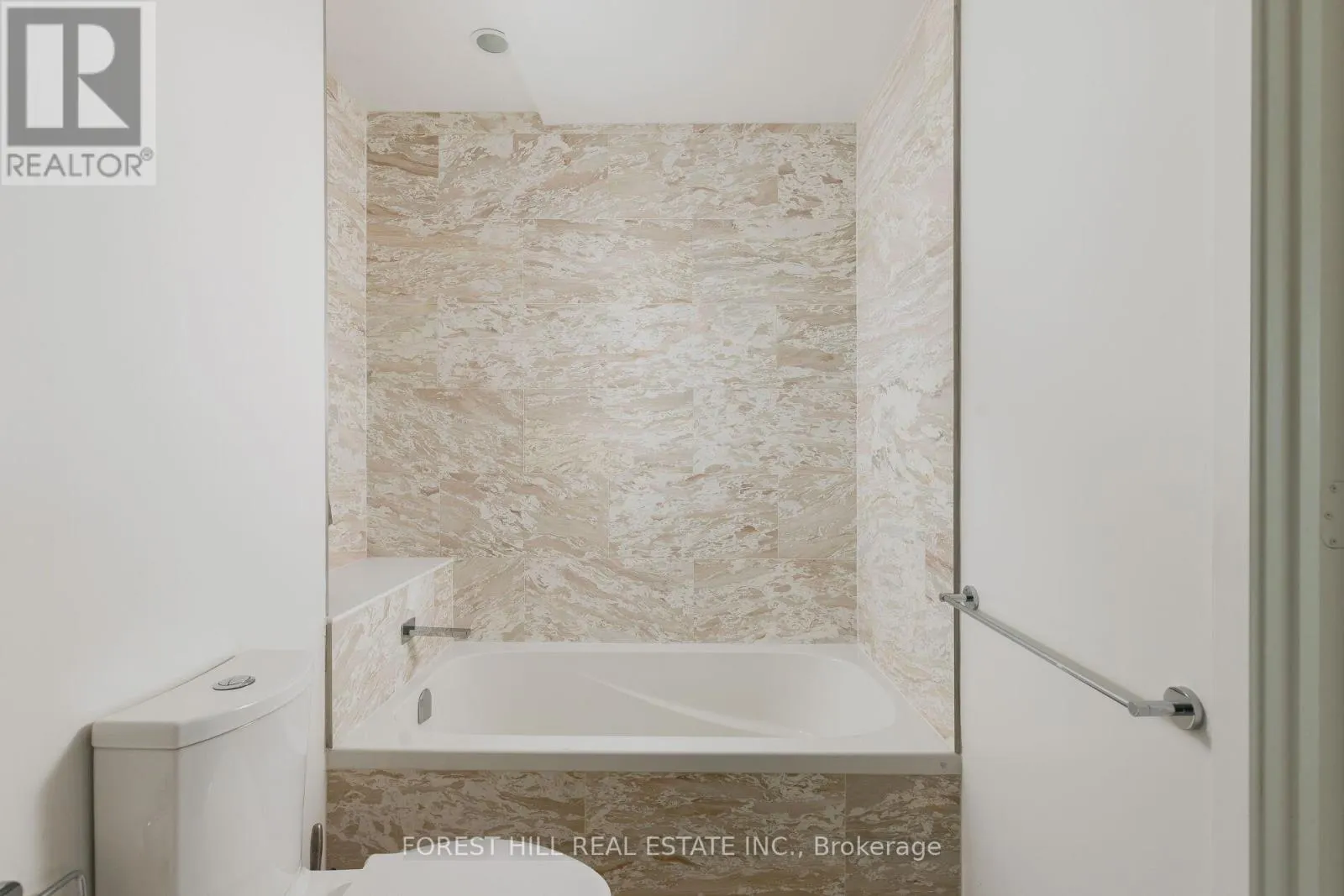 6805 - 1 BLOOR STREET E