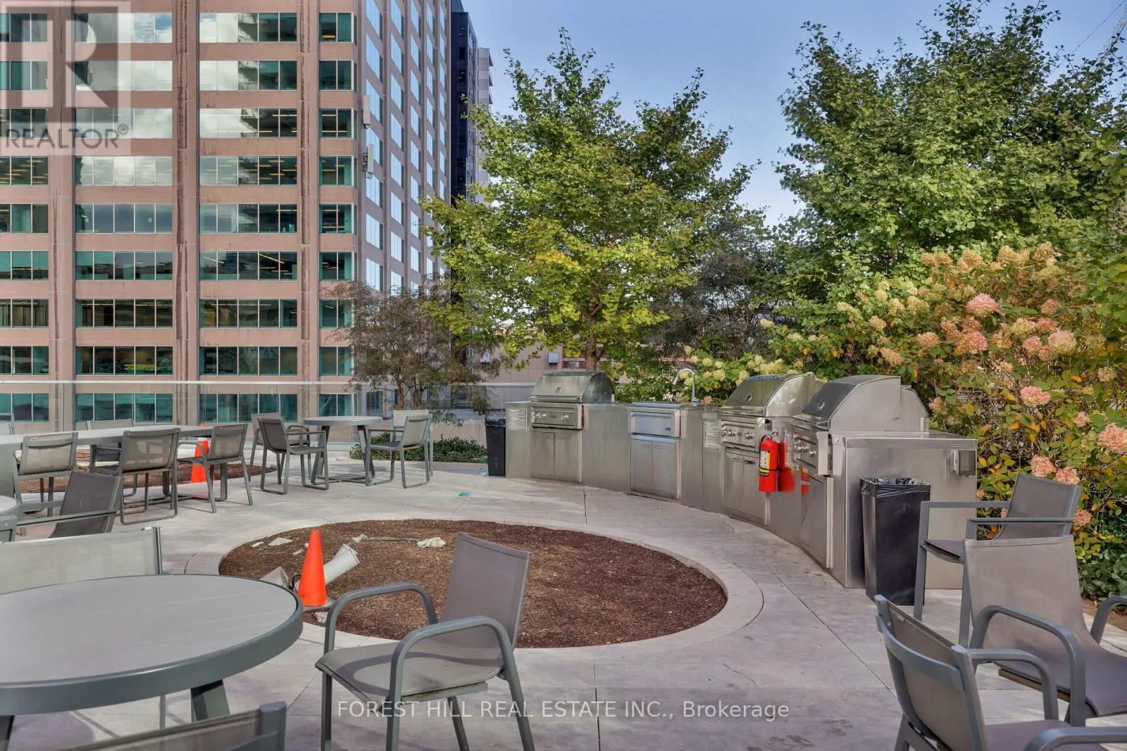 6805 - 1 BLOOR STREET E