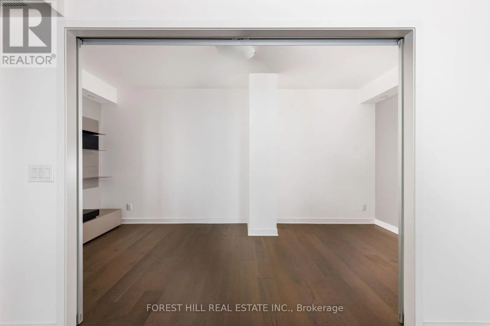 6805 - 1 BLOOR STREET E