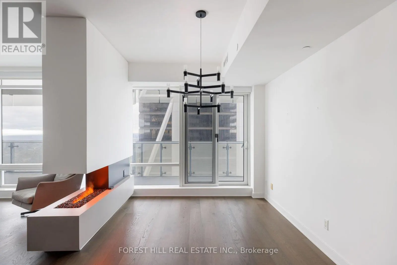 6805 - 1 BLOOR STREET E