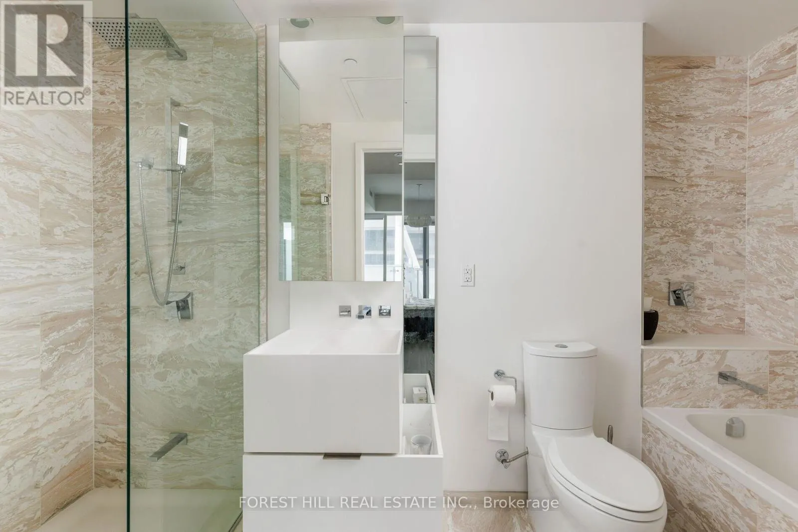 6805 - 1 BLOOR STREET E