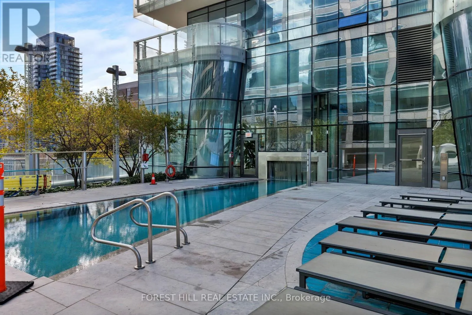 6805 - 1 BLOOR STREET E