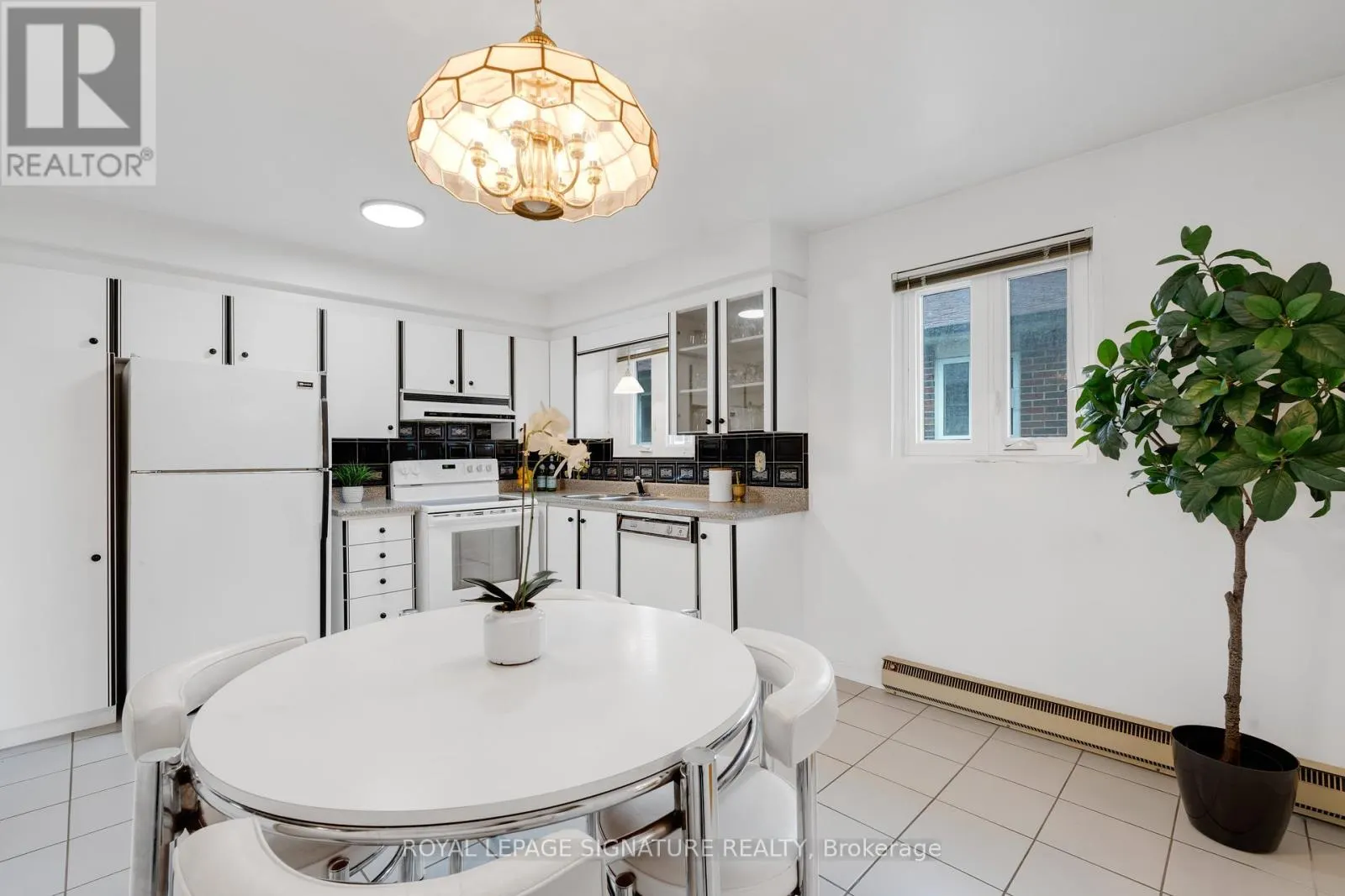 24 CHIPWOOD CRESCENT