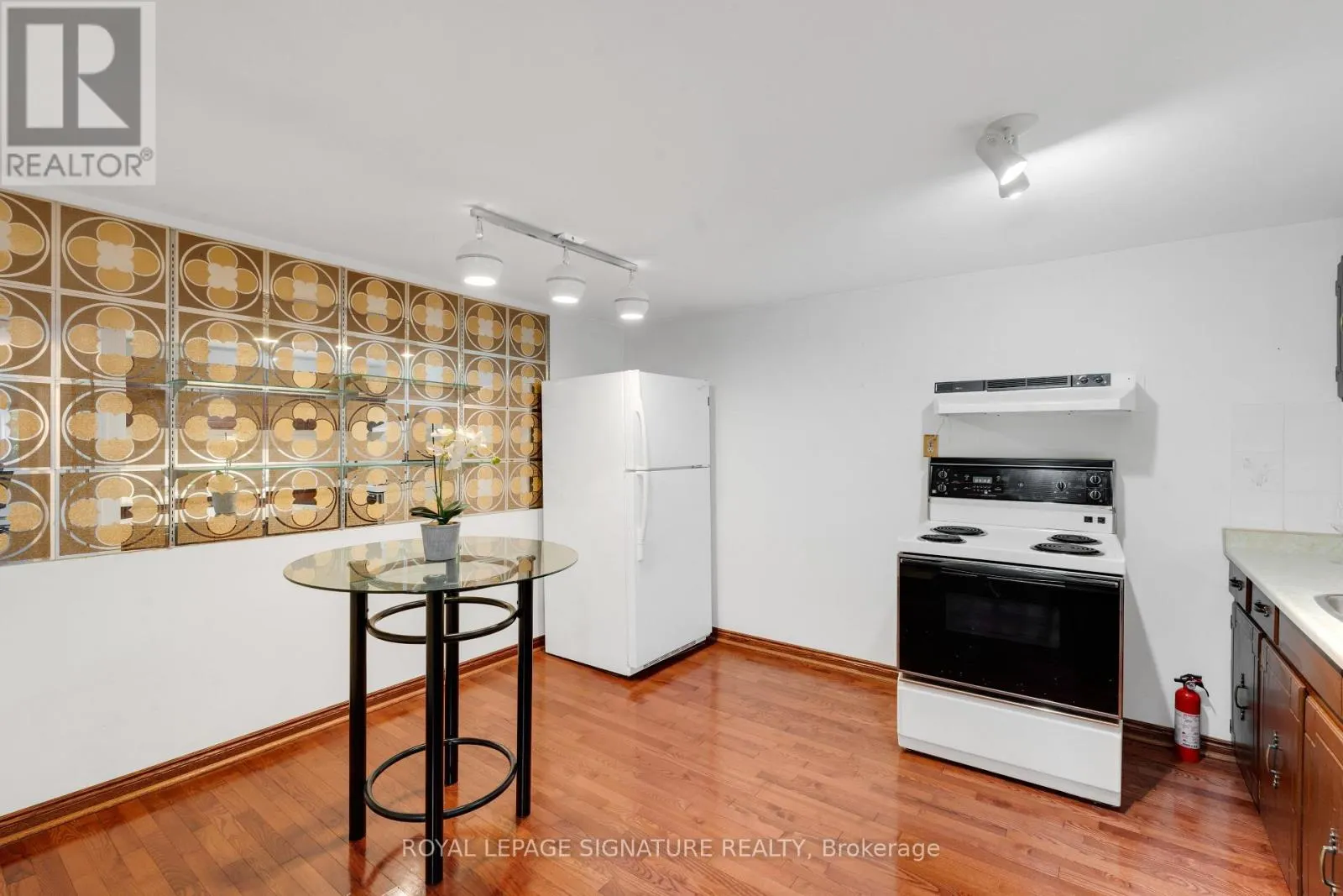 24 CHIPWOOD CRESCENT