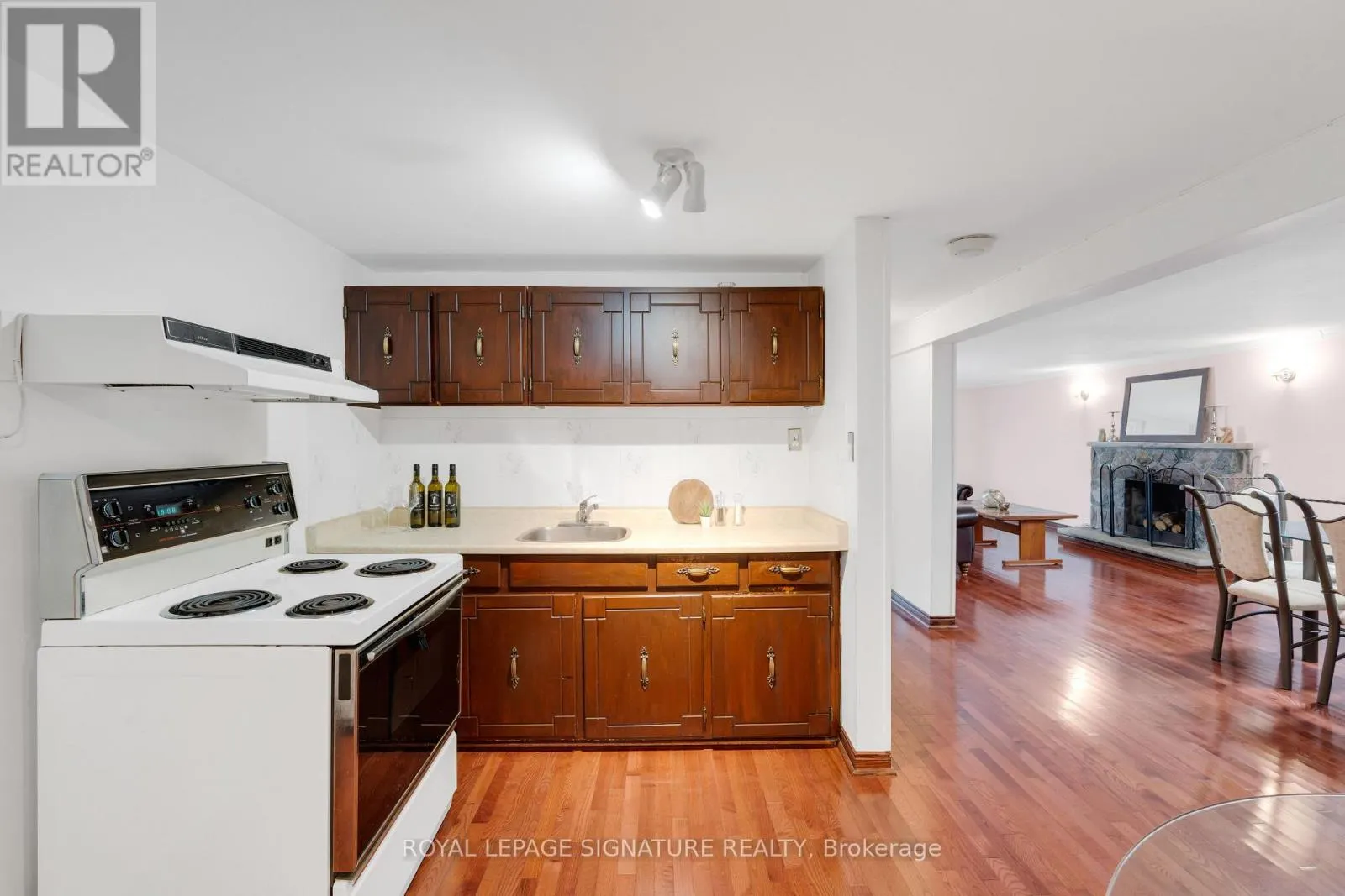 24 CHIPWOOD CRESCENT