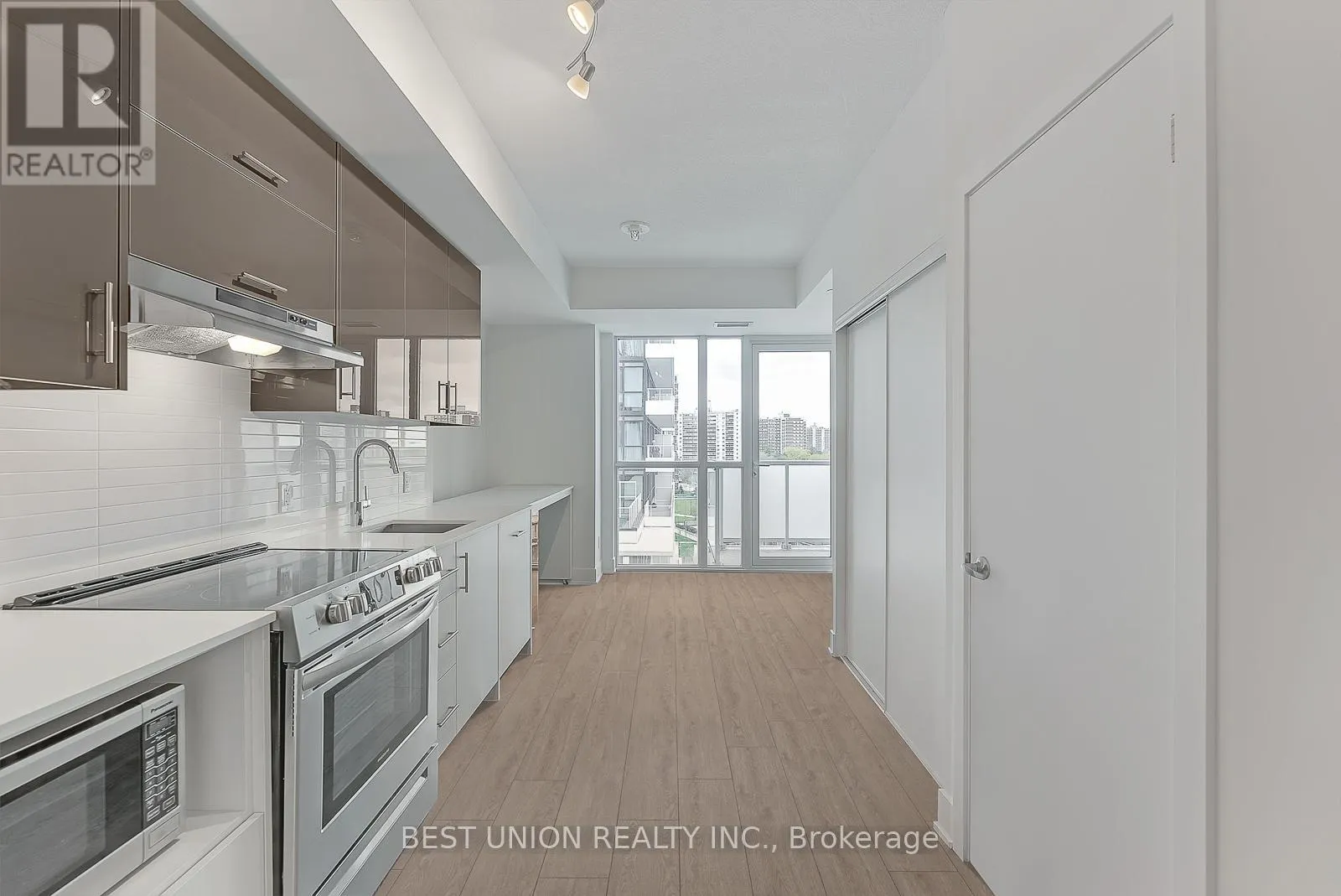 703 - 188 FAIRVIEW MALL DRIVE