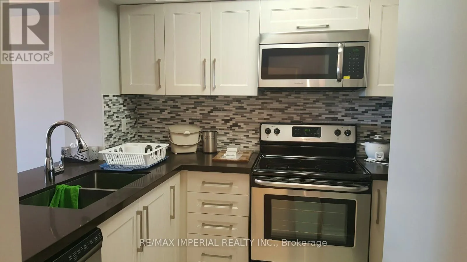 1006 - 35 EMPRESS AVENUE