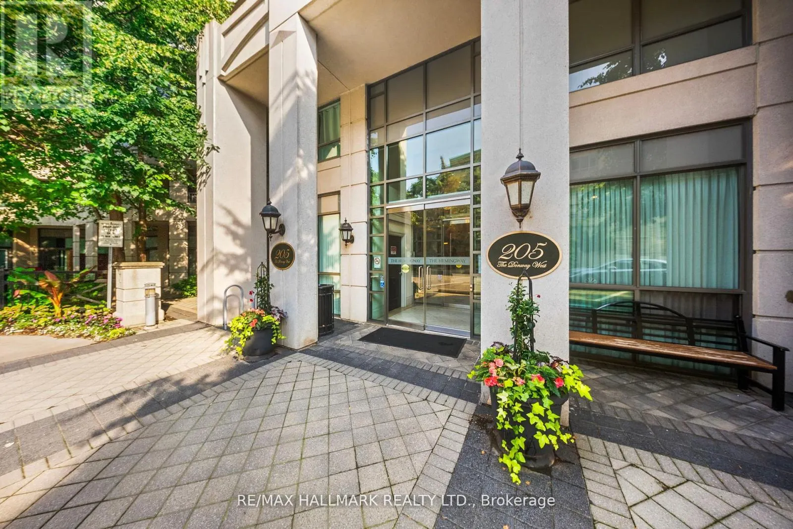 328 - 205 THE DONWAY W