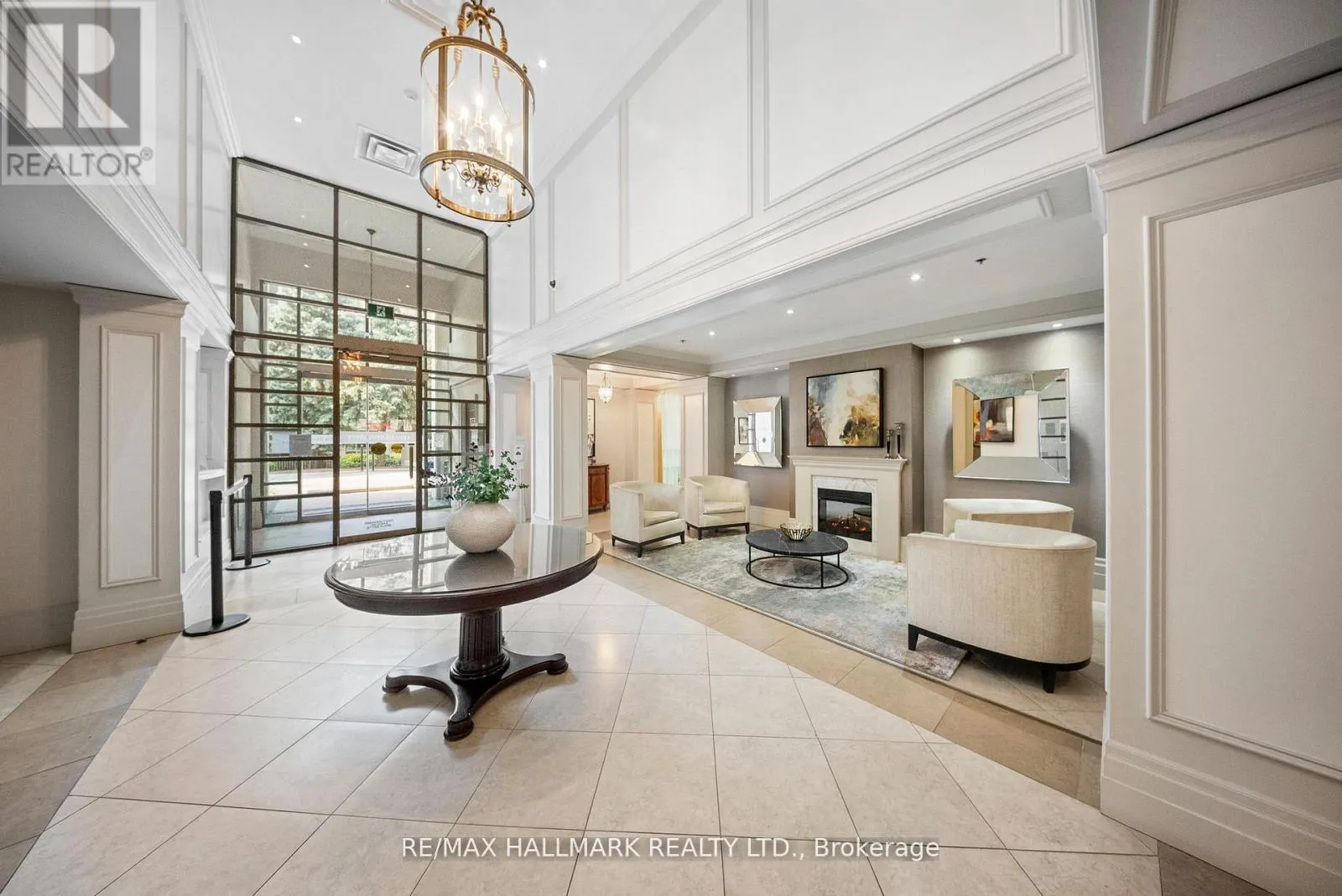 328 - 205 THE DONWAY W