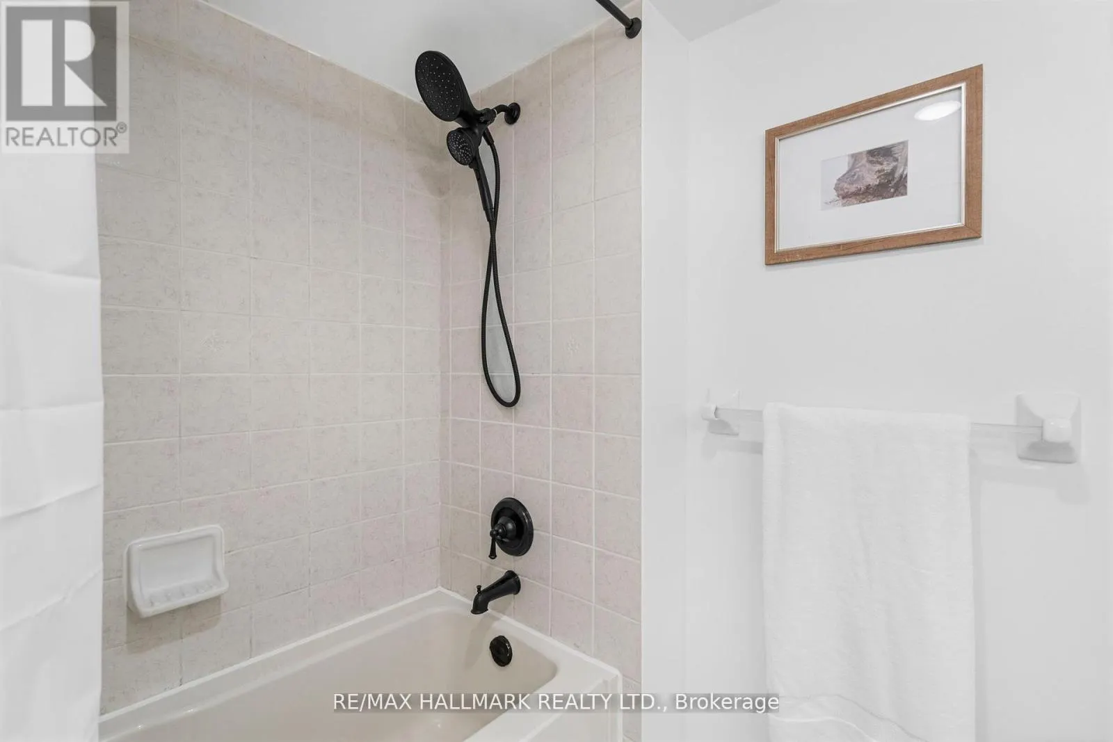 328 - 205 THE DONWAY W