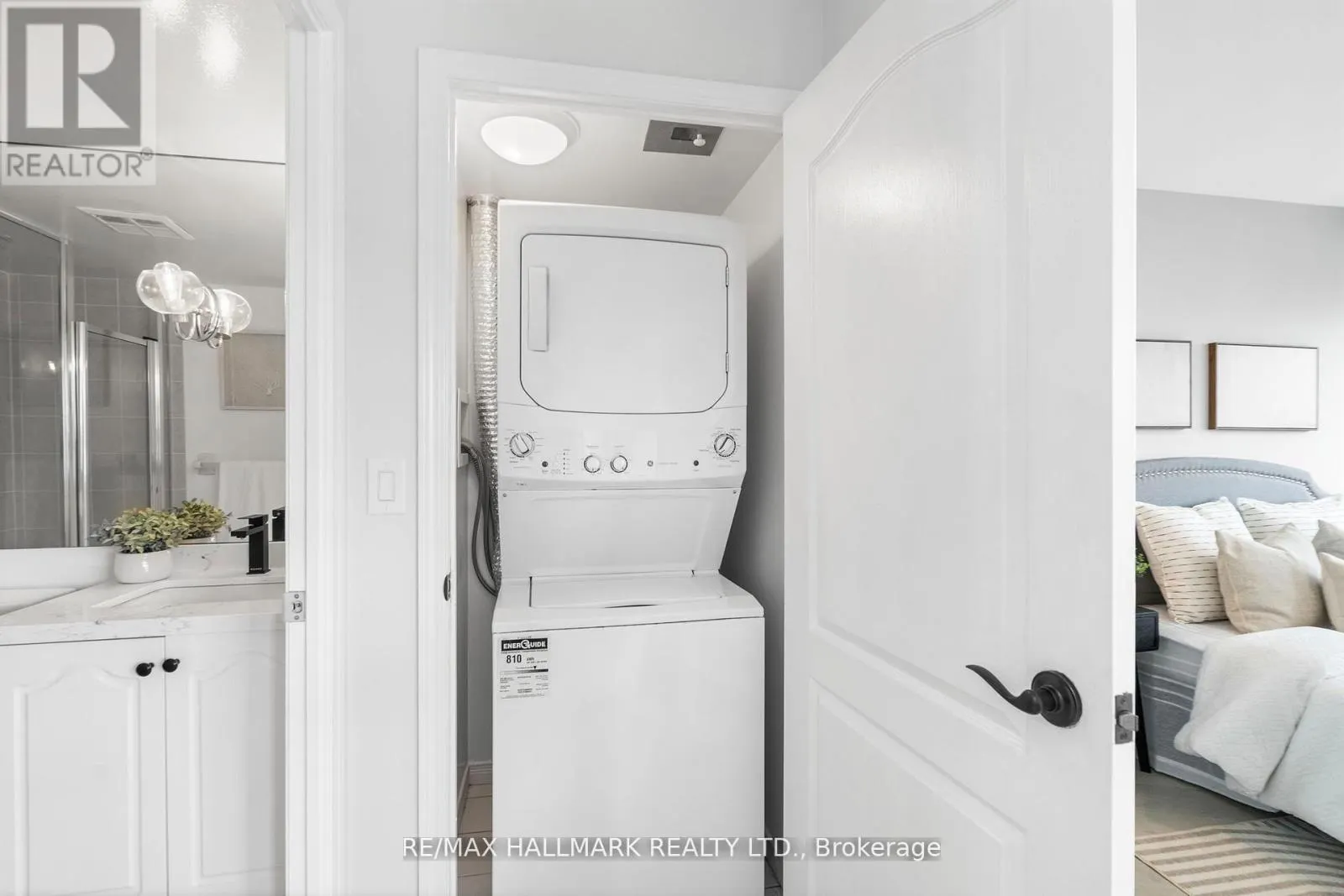 328 - 205 THE DONWAY W