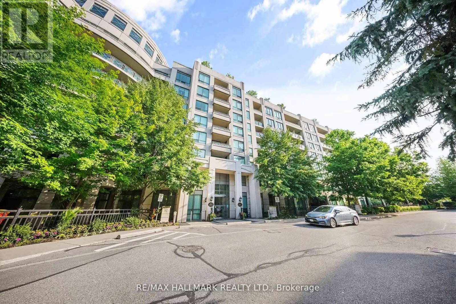 328 - 205 THE DONWAY W