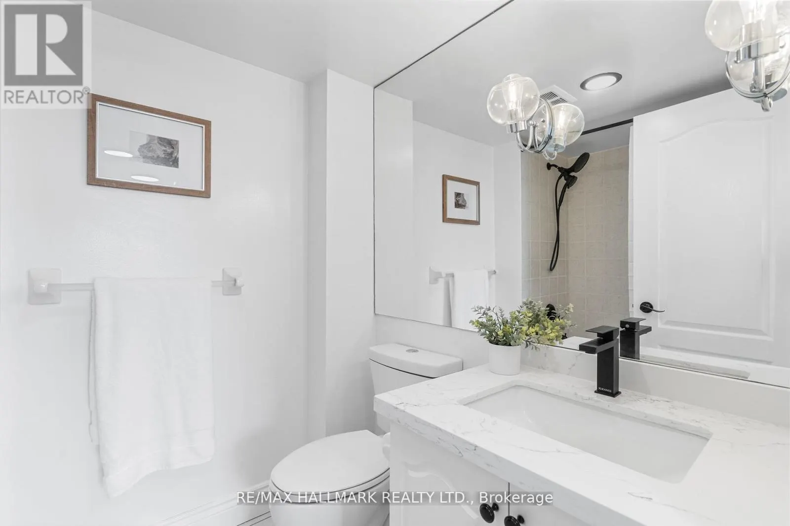 328 - 205 THE DONWAY W