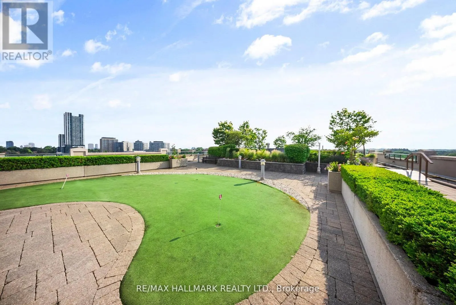 328 - 205 THE DONWAY W