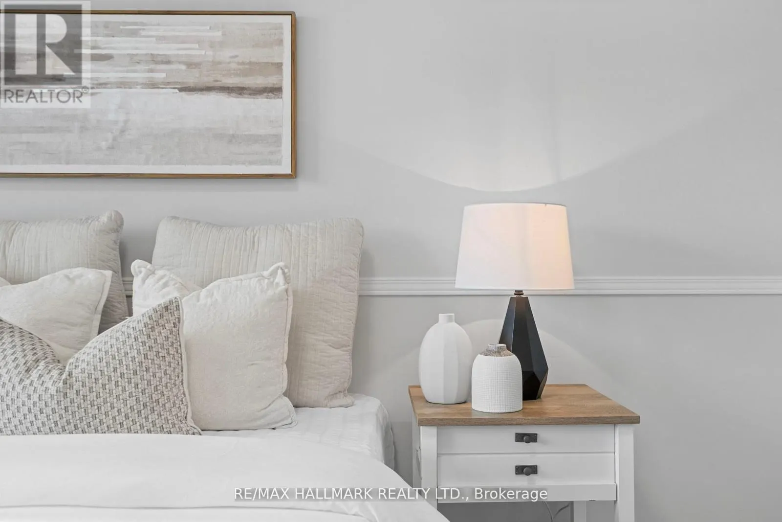 328 - 205 THE DONWAY W