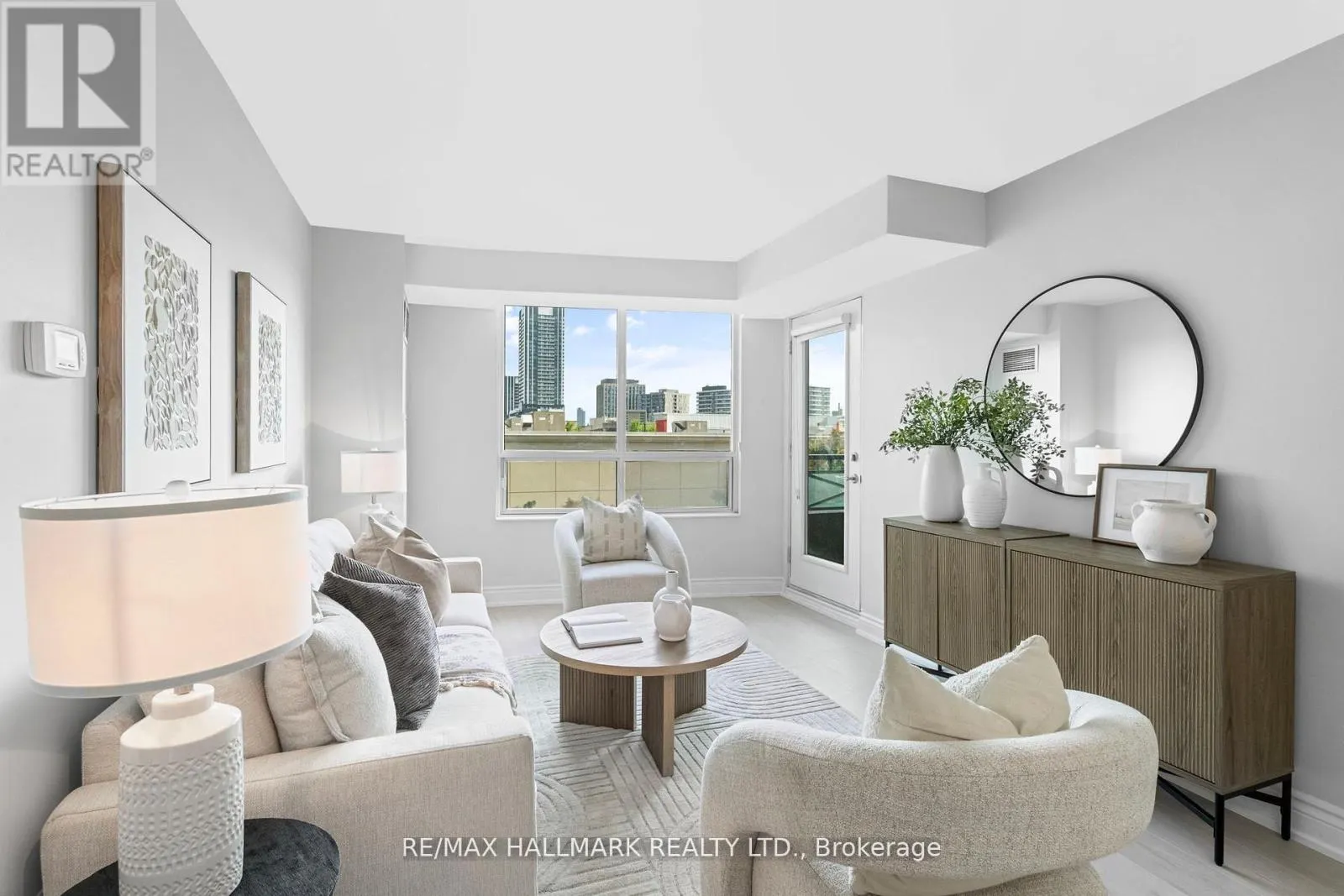 328 - 205 THE DONWAY W