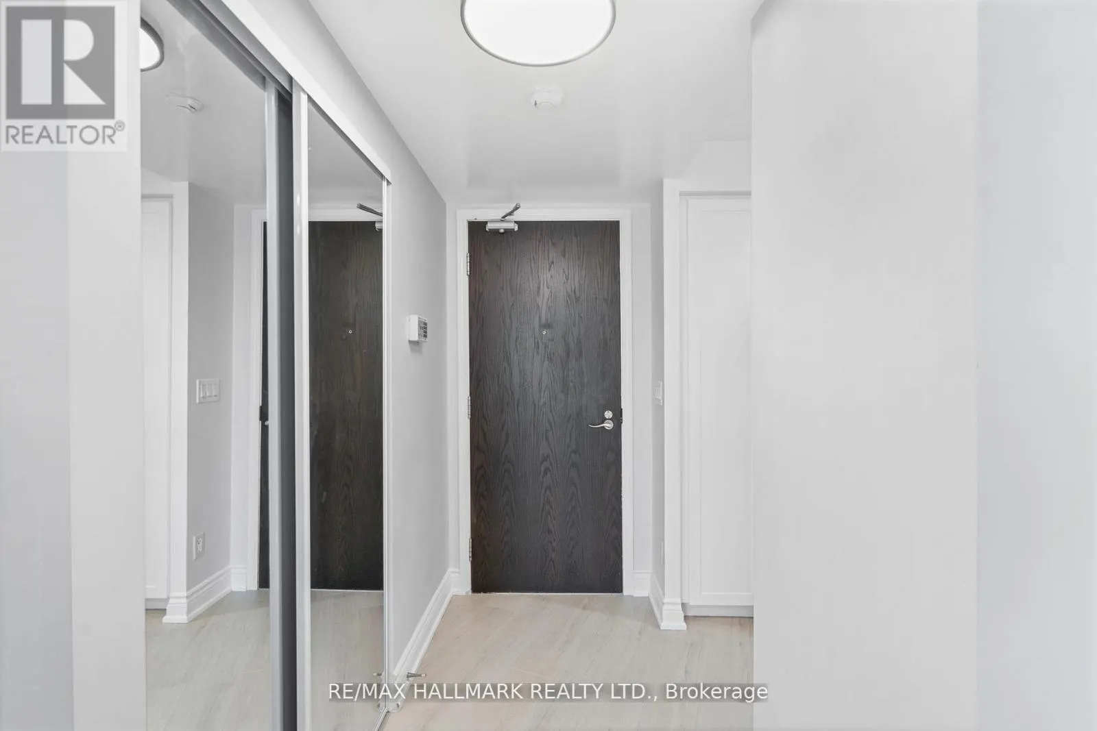 328 - 205 THE DONWAY W