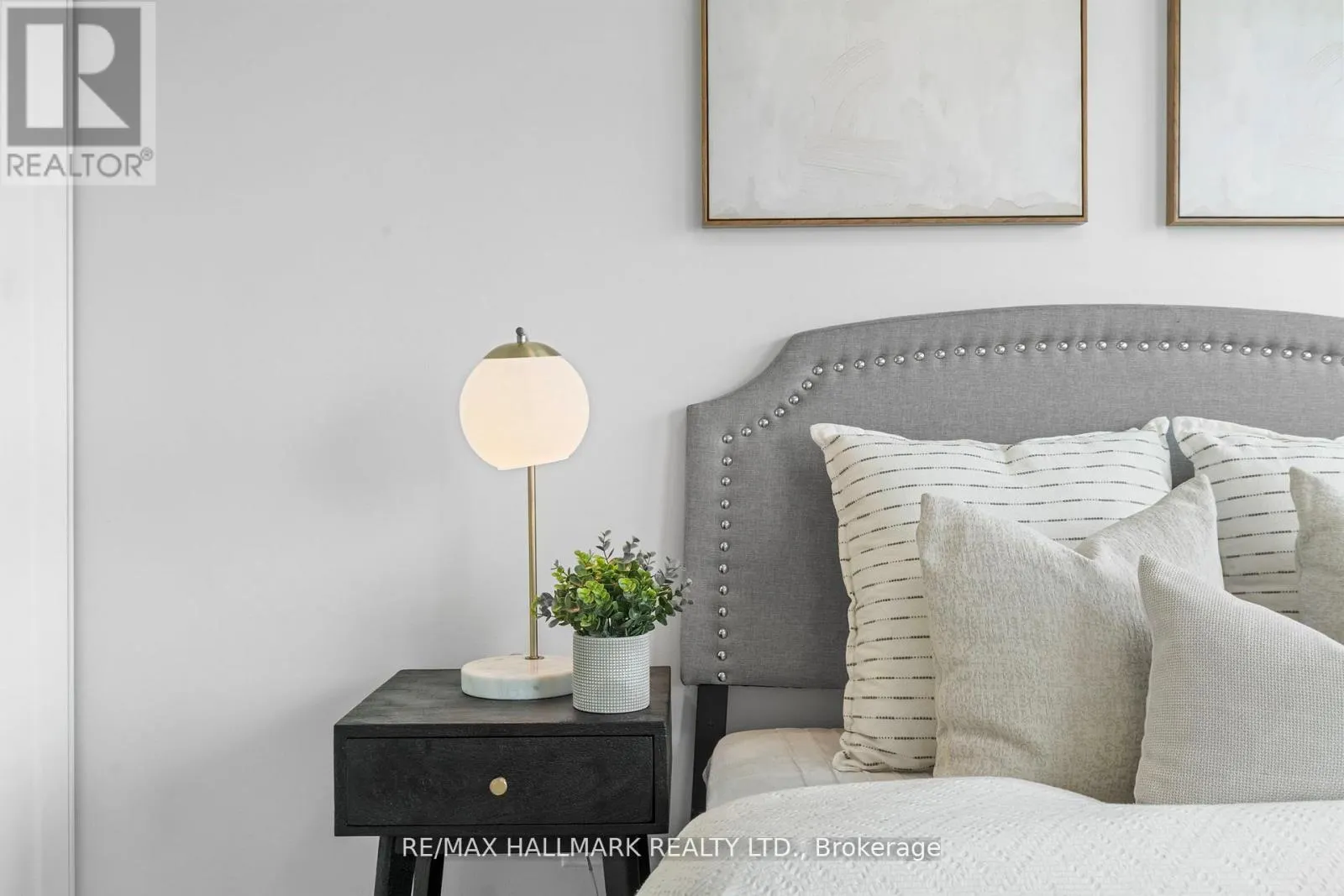 328 - 205 THE DONWAY W