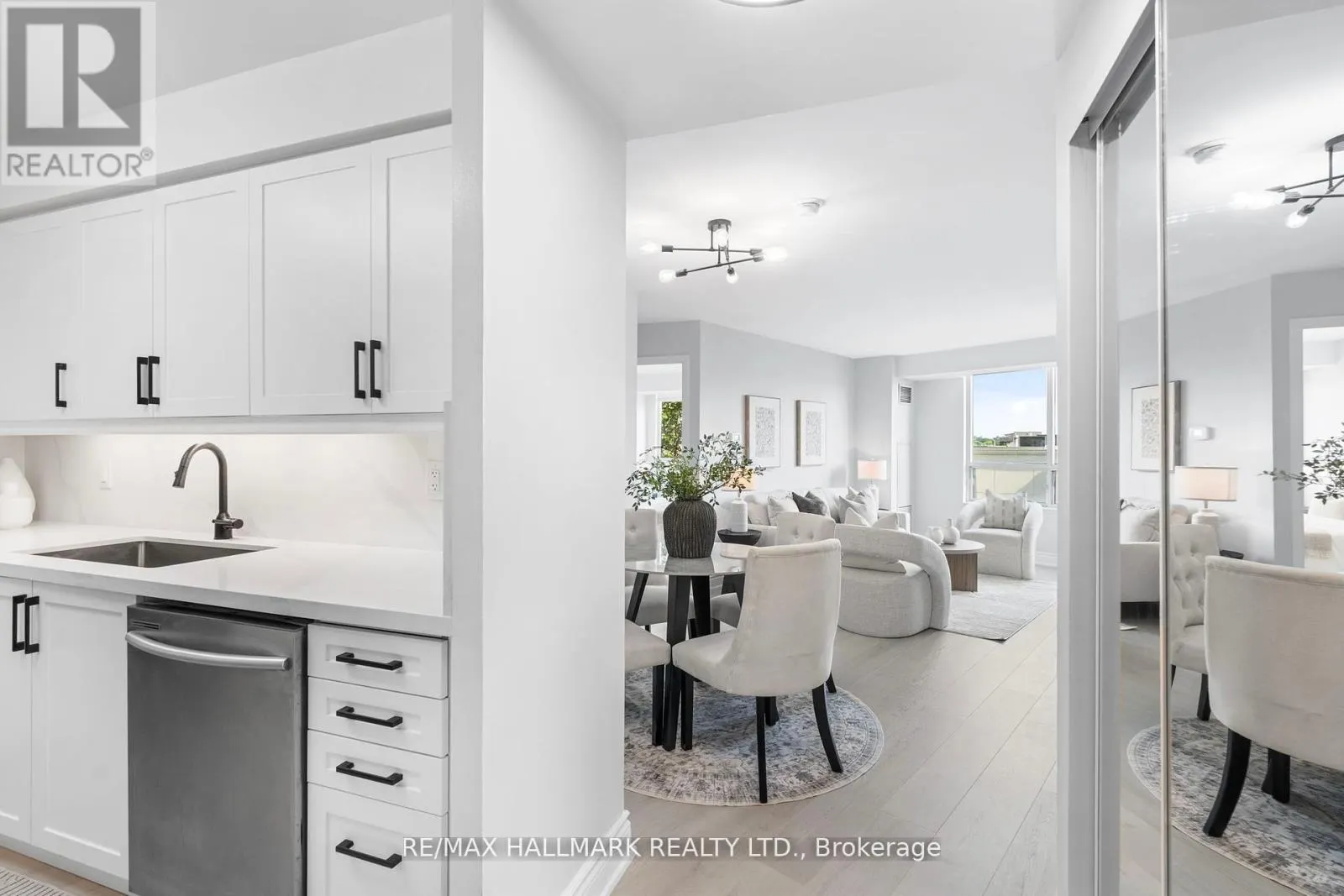 328 - 205 THE DONWAY W