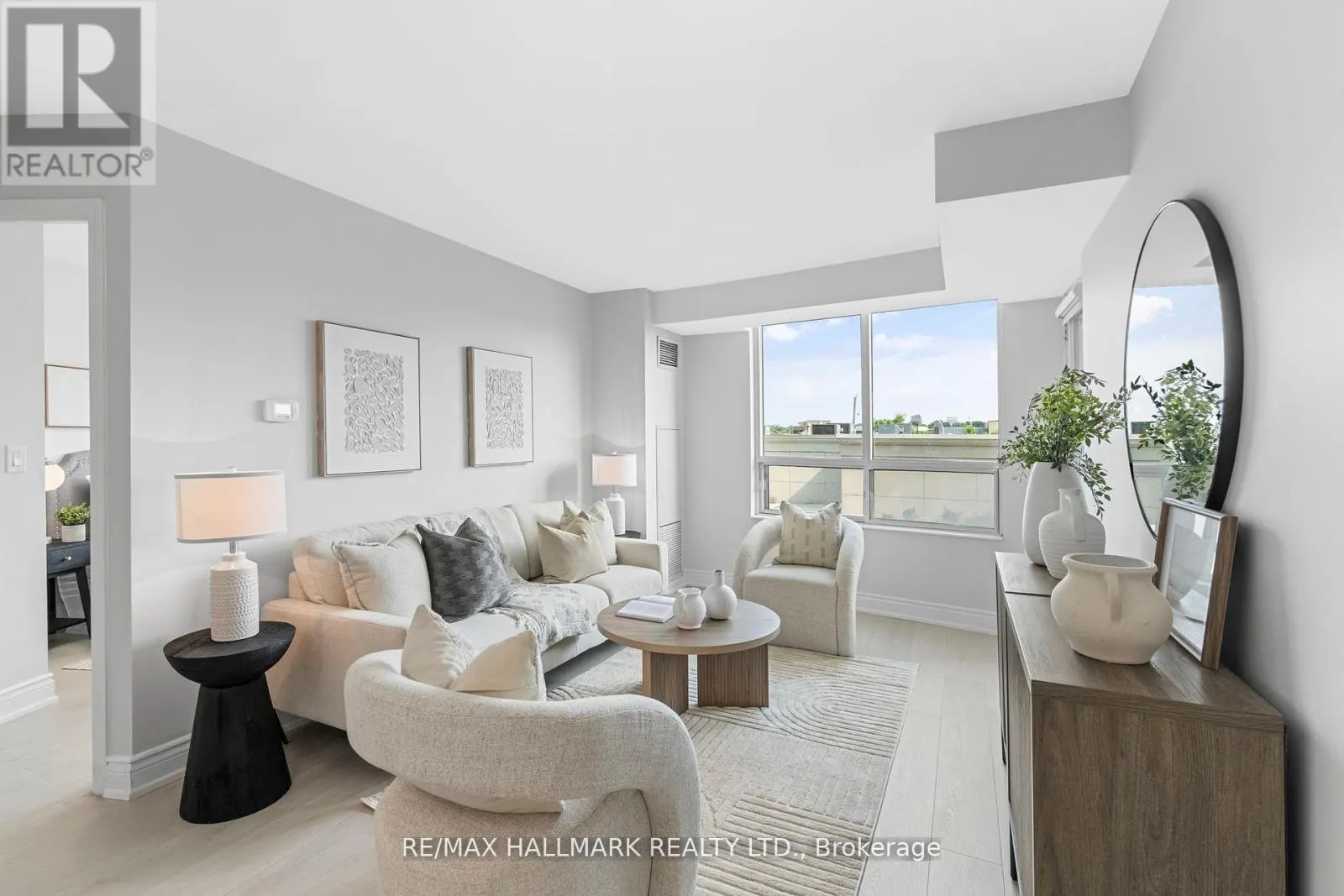 328 - 205 THE DONWAY W