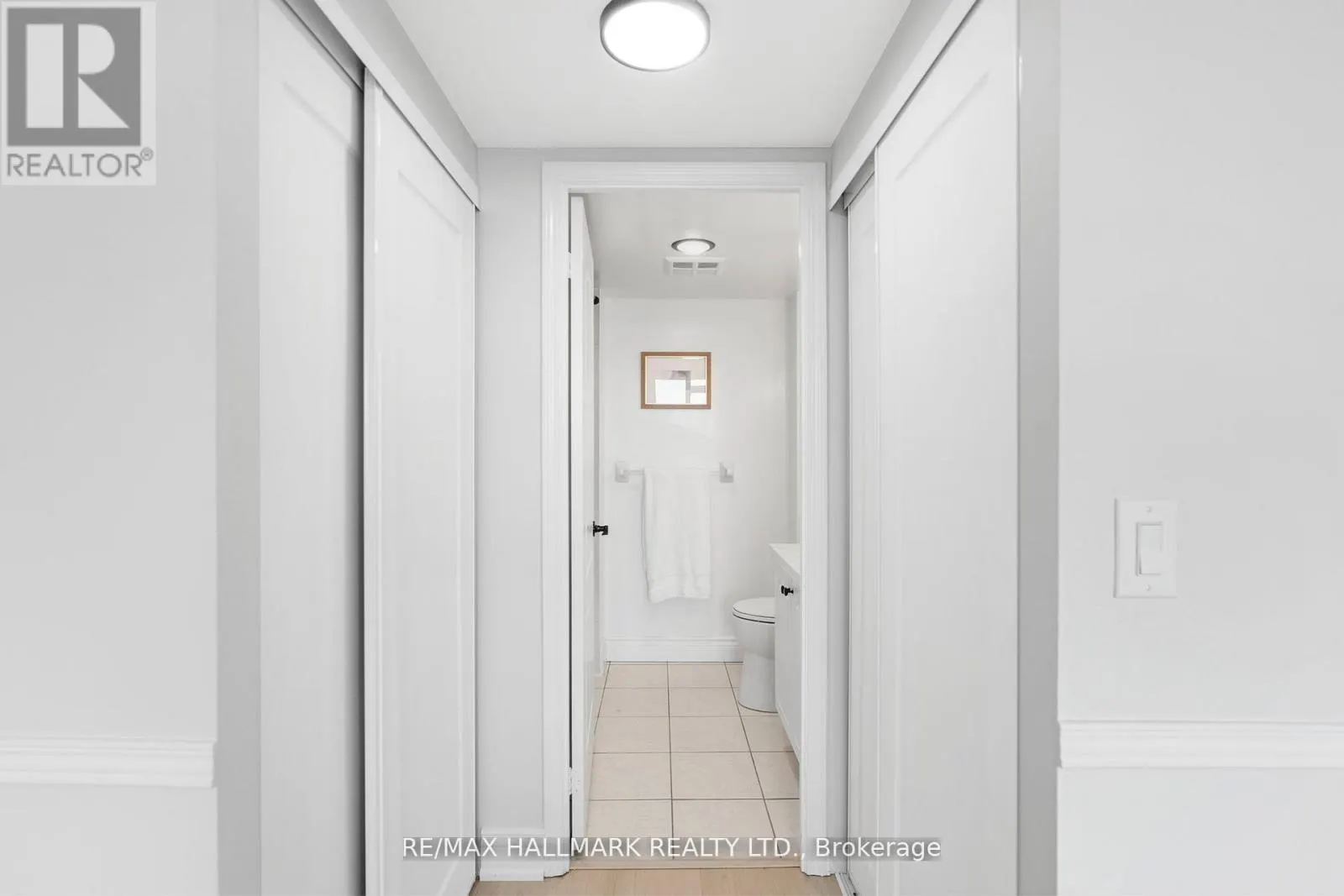 328 - 205 THE DONWAY W