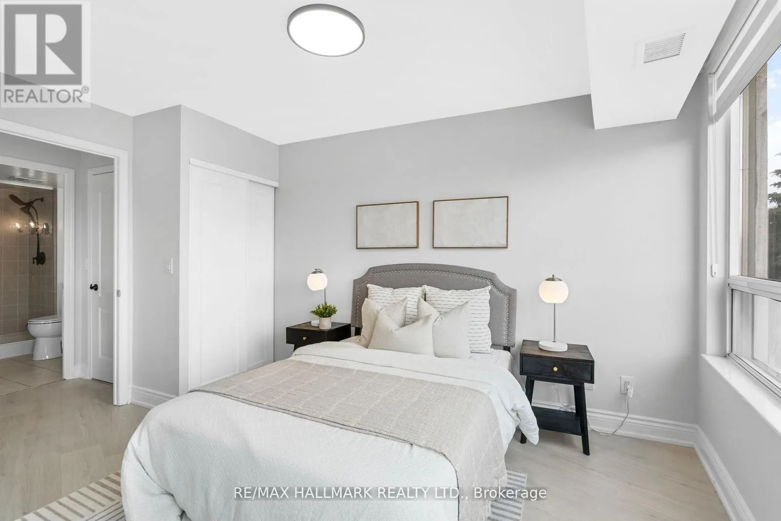 328 - 205 THE DONWAY W