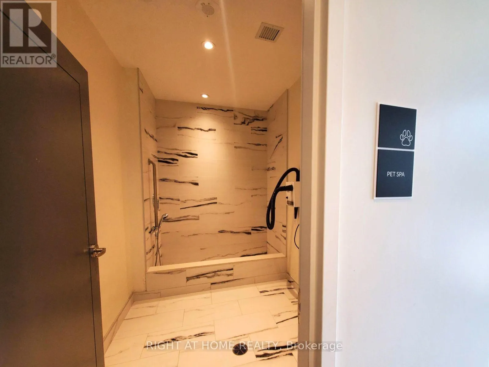 1308 - 33 FREDERICK TODD WAY