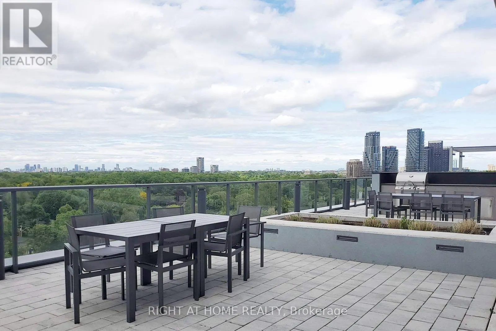 1308 - 33 FREDERICK TODD WAY