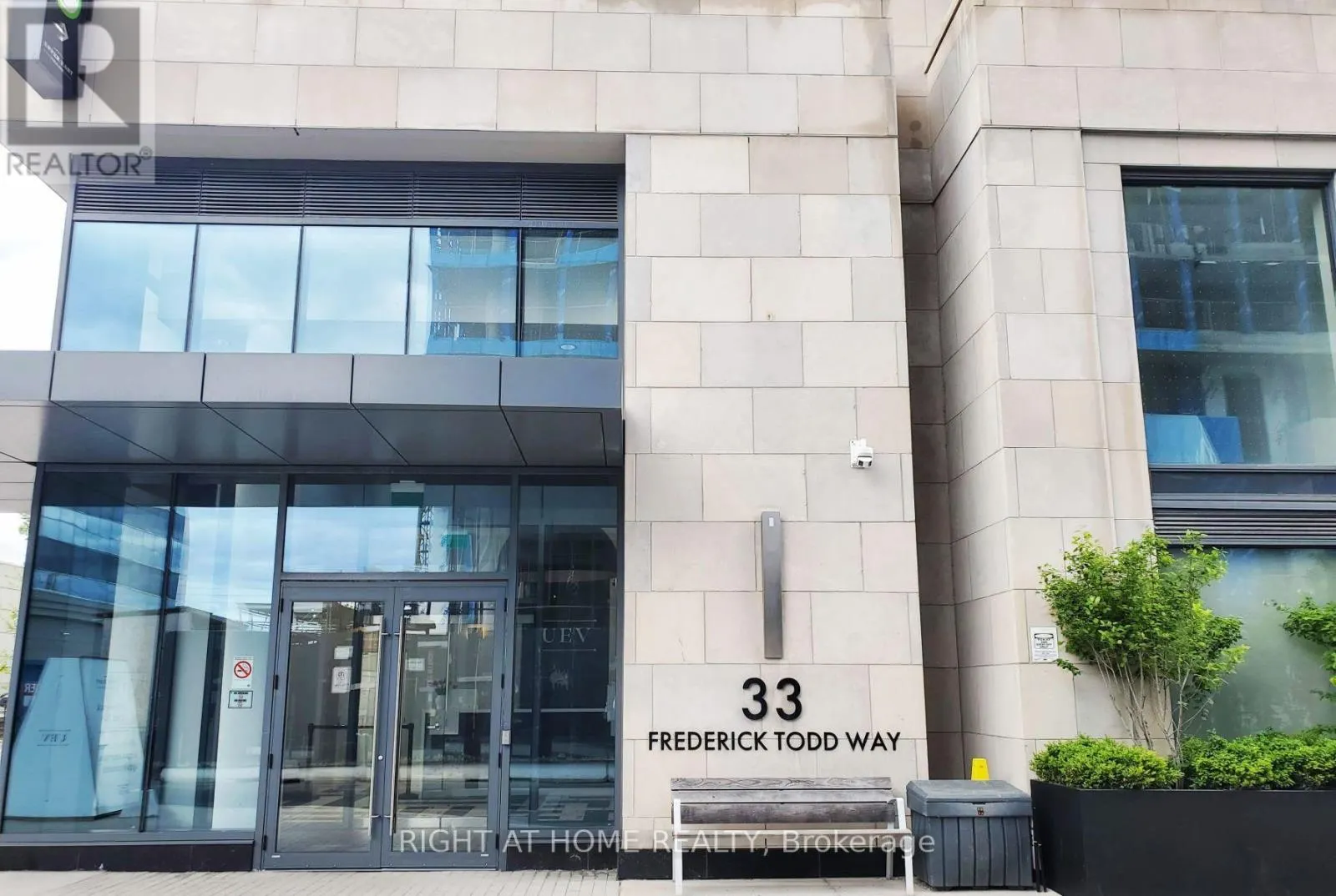 1308 - 33 FREDERICK TODD WAY