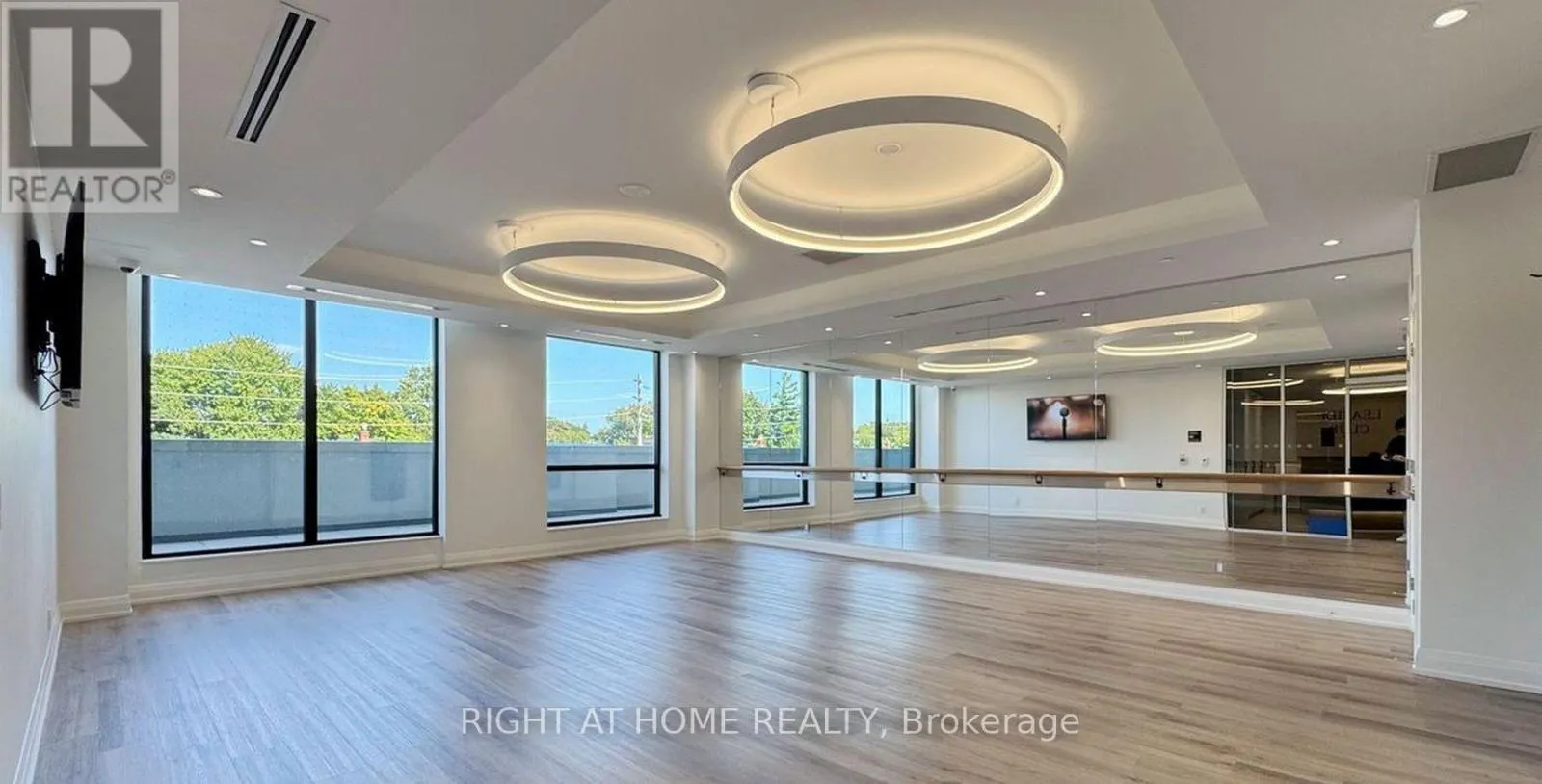 1308 - 33 FREDERICK TODD WAY