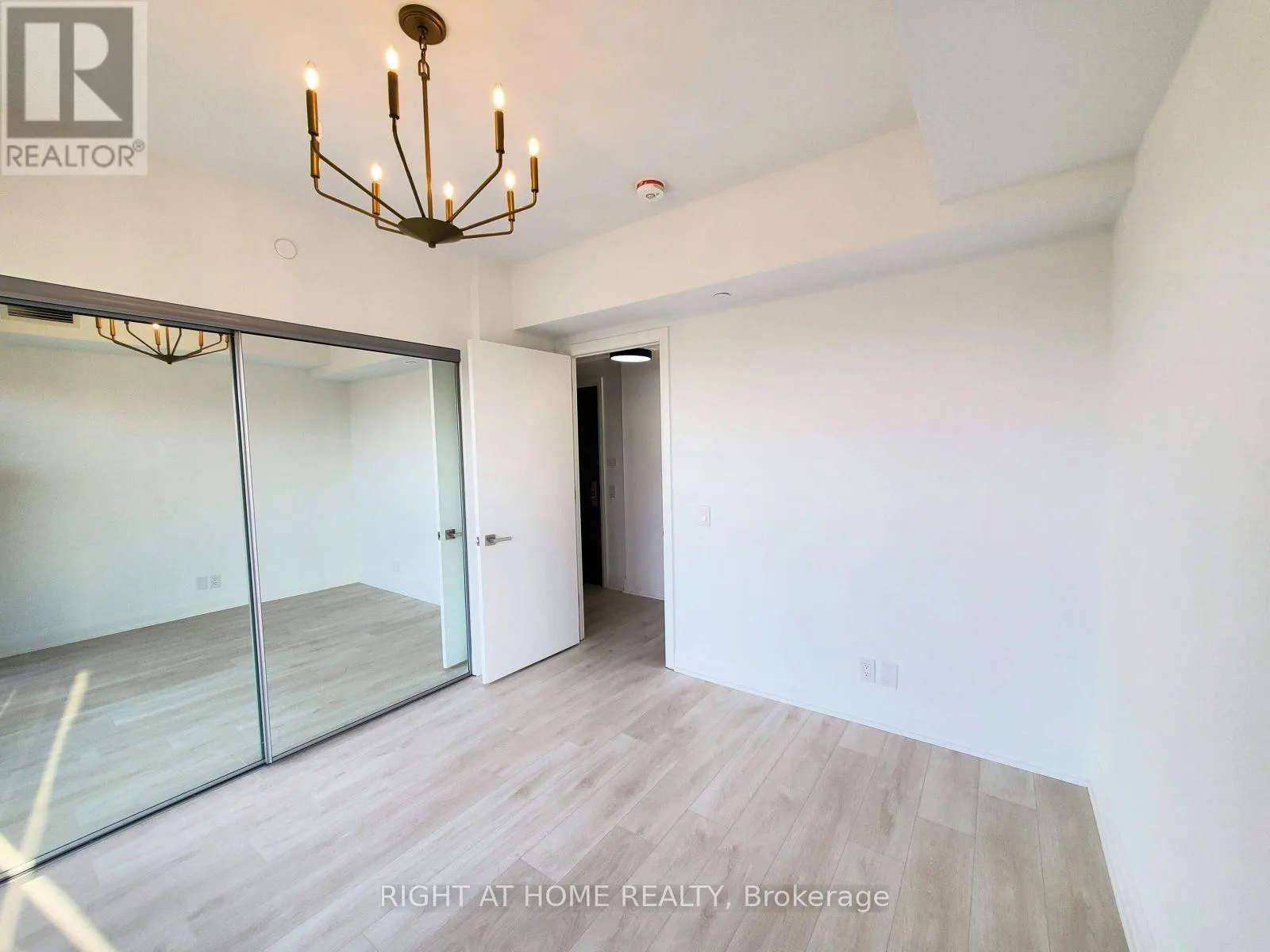 1308 - 33 FREDERICK TODD WAY