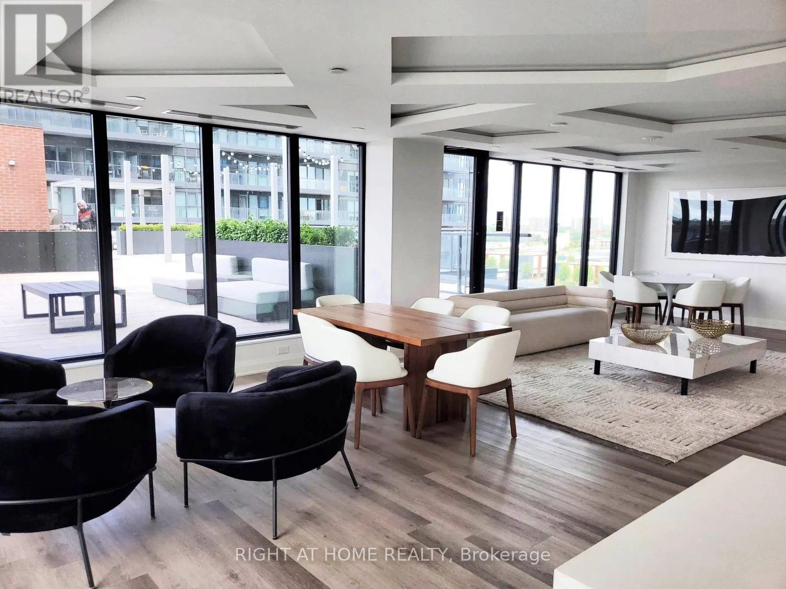 1308 - 33 FREDERICK TODD WAY