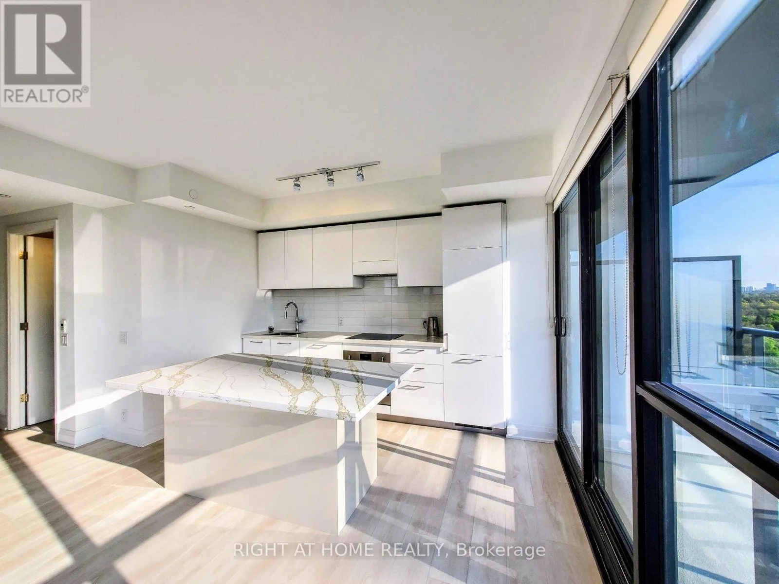 1308 - 33 FREDERICK TODD WAY