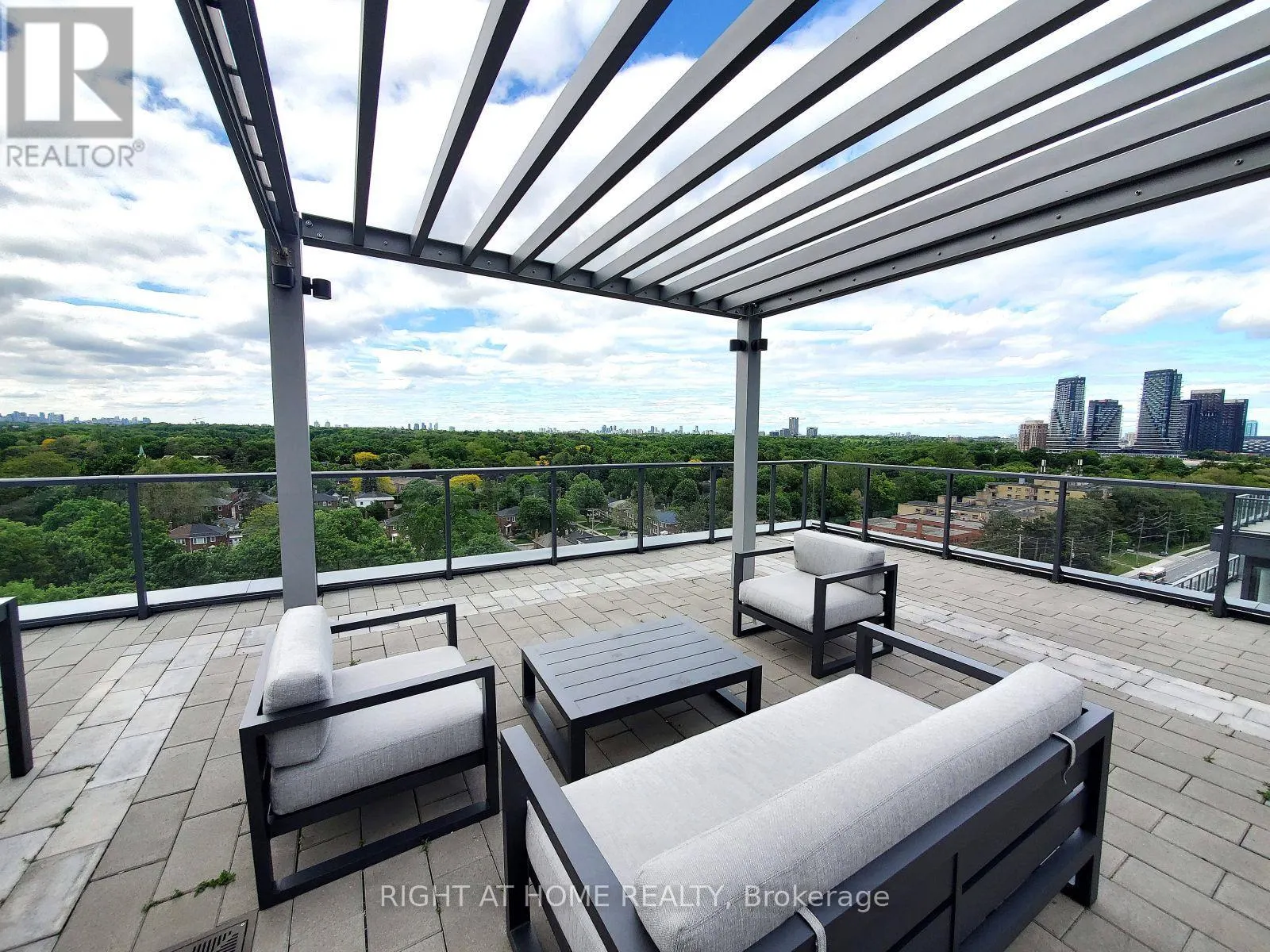 1308 - 33 FREDERICK TODD WAY