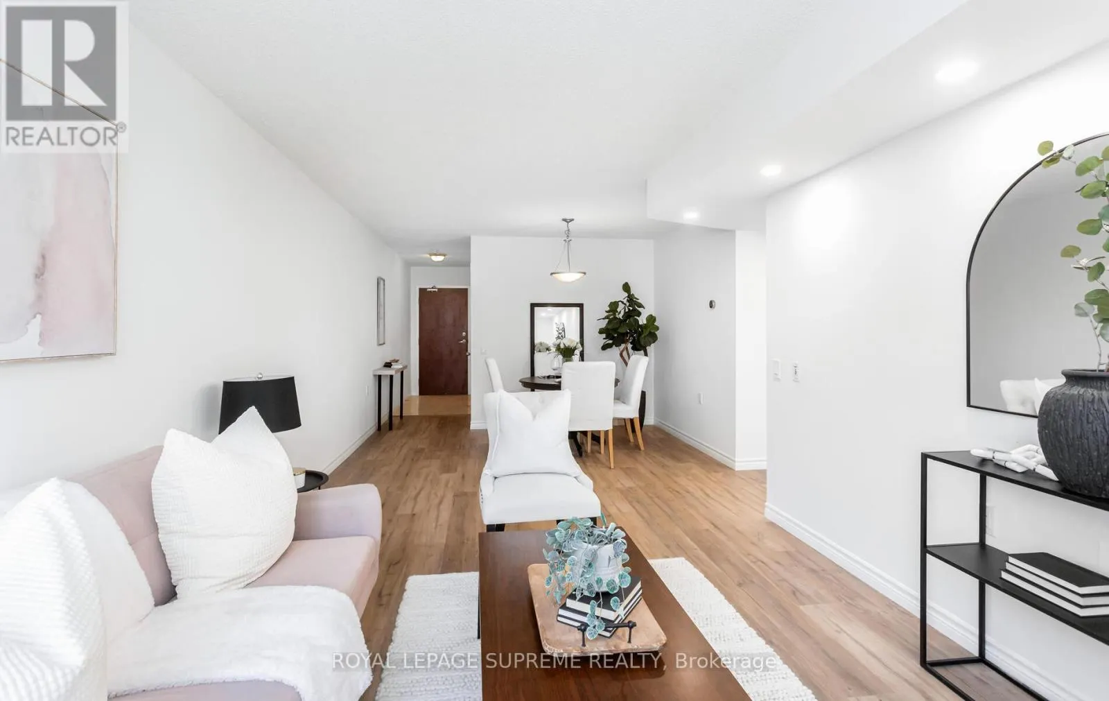 502 - 35 FINCH AVENUE E