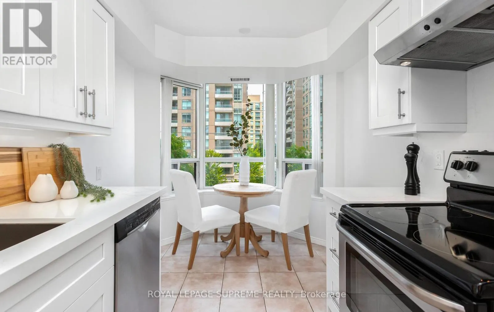 502 - 35 FINCH AVENUE E