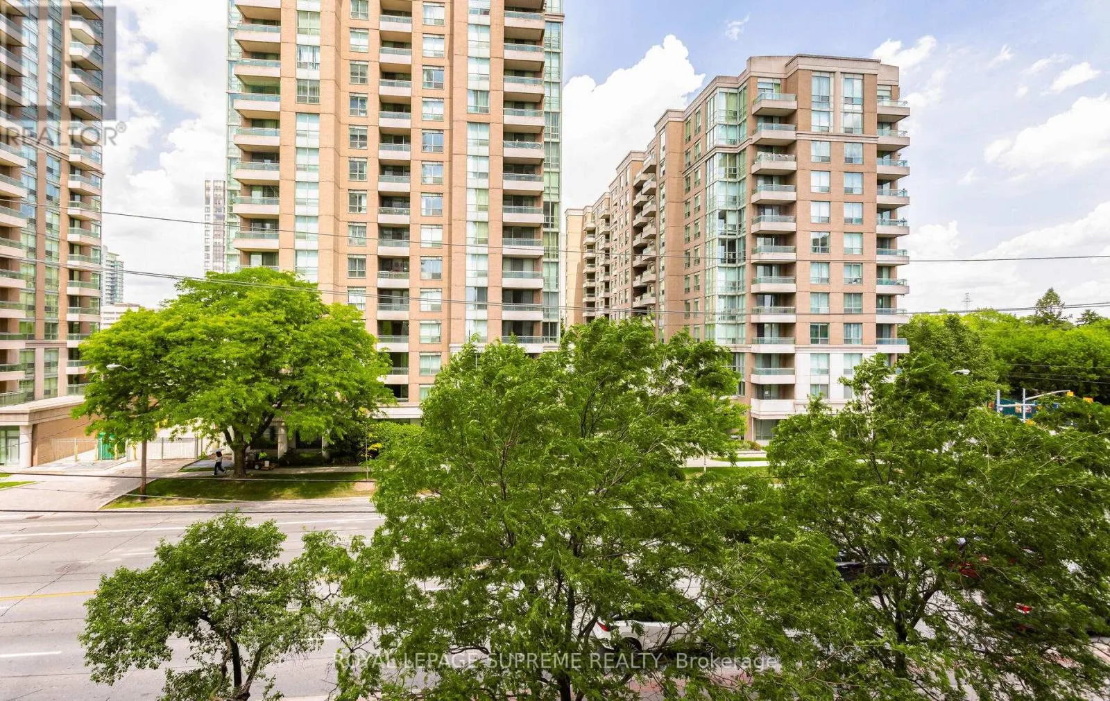 502 - 35 FINCH AVENUE E