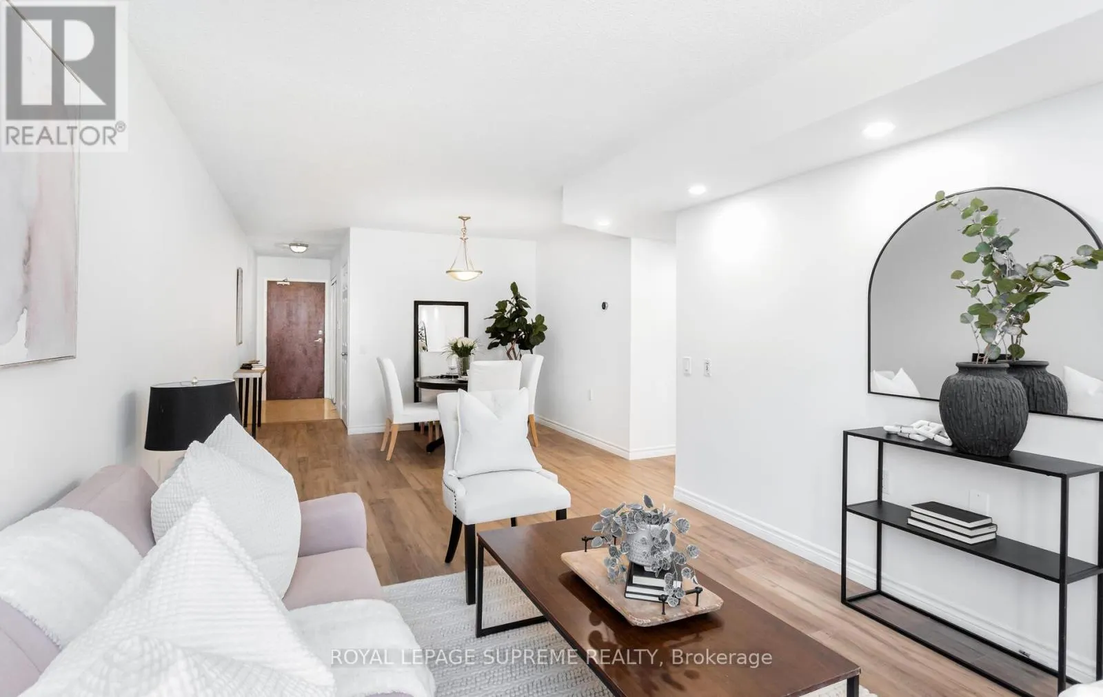 502 - 35 FINCH AVENUE E