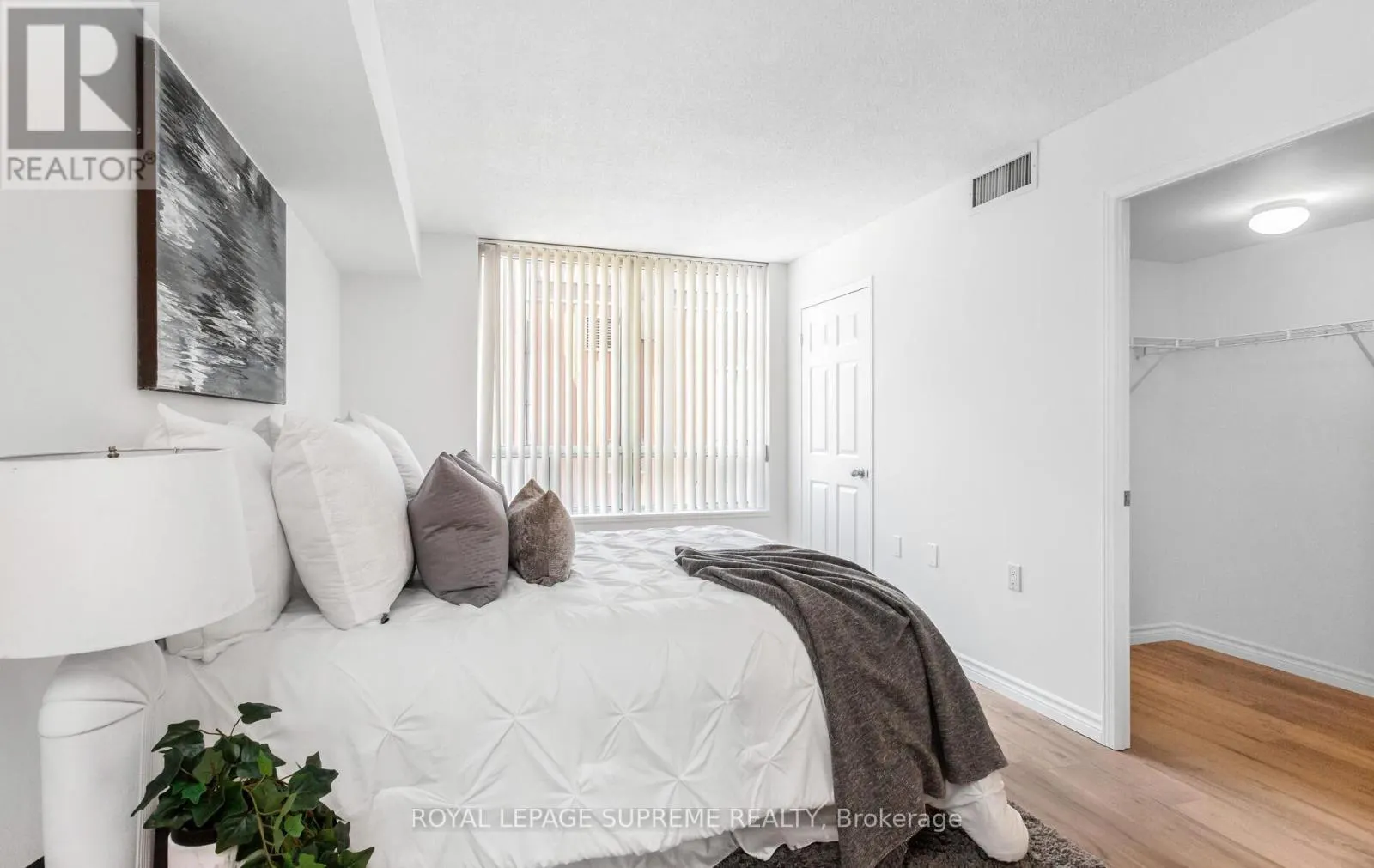 502 - 35 FINCH AVENUE E