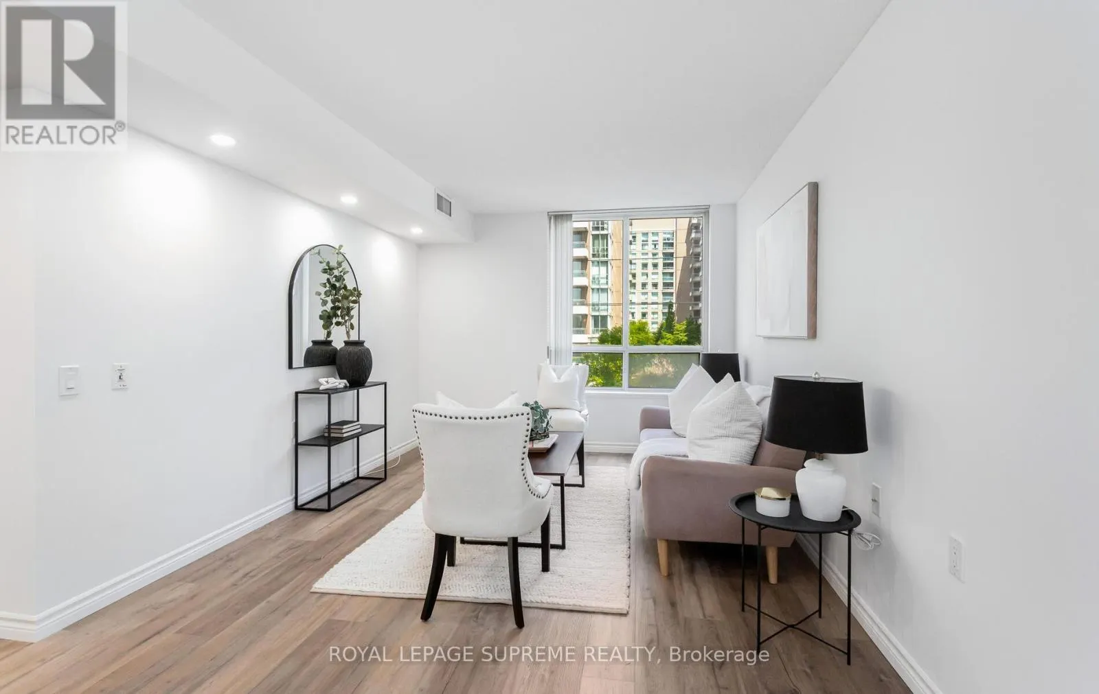 502 - 35 FINCH AVENUE E