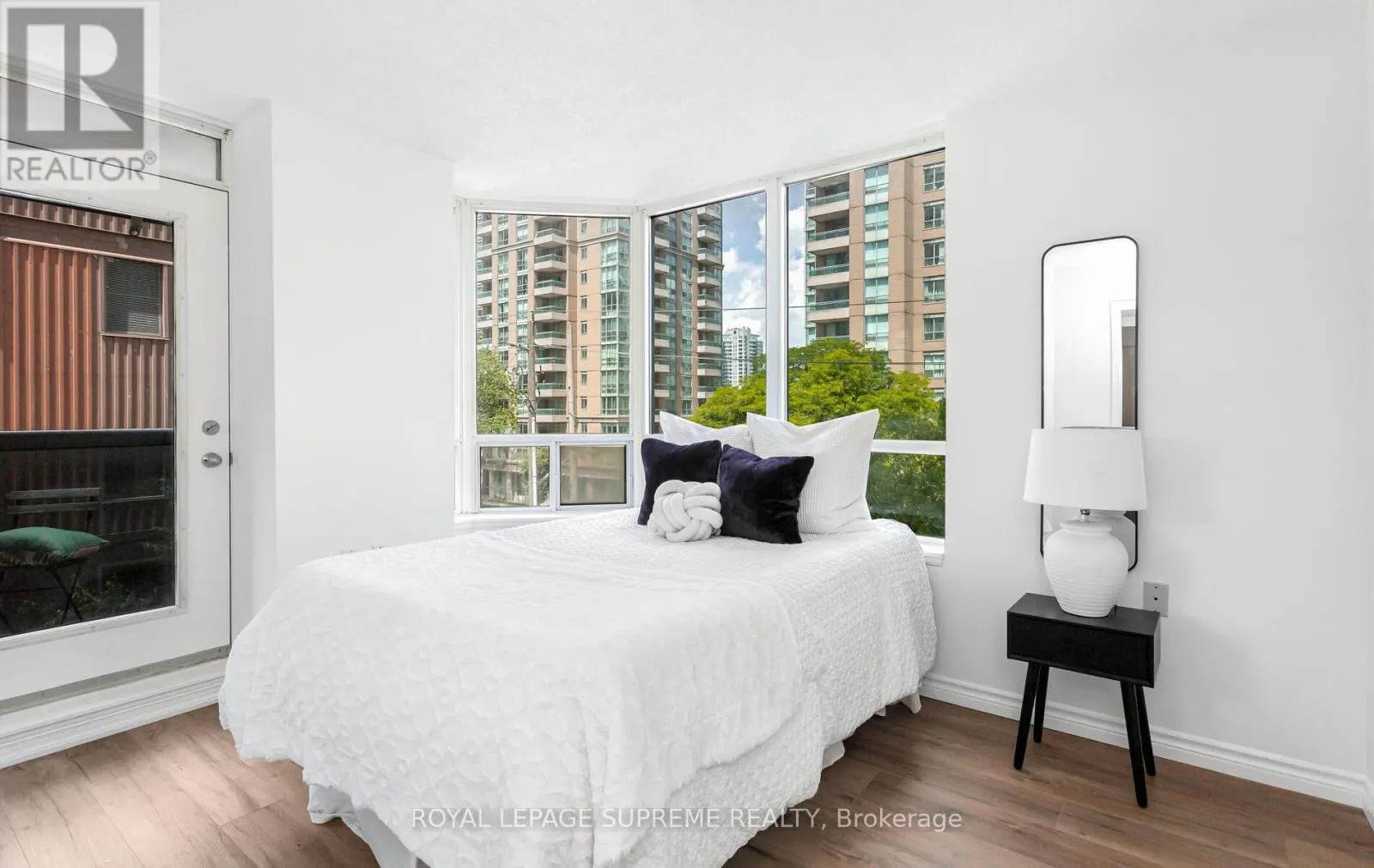 502 - 35 FINCH AVENUE E