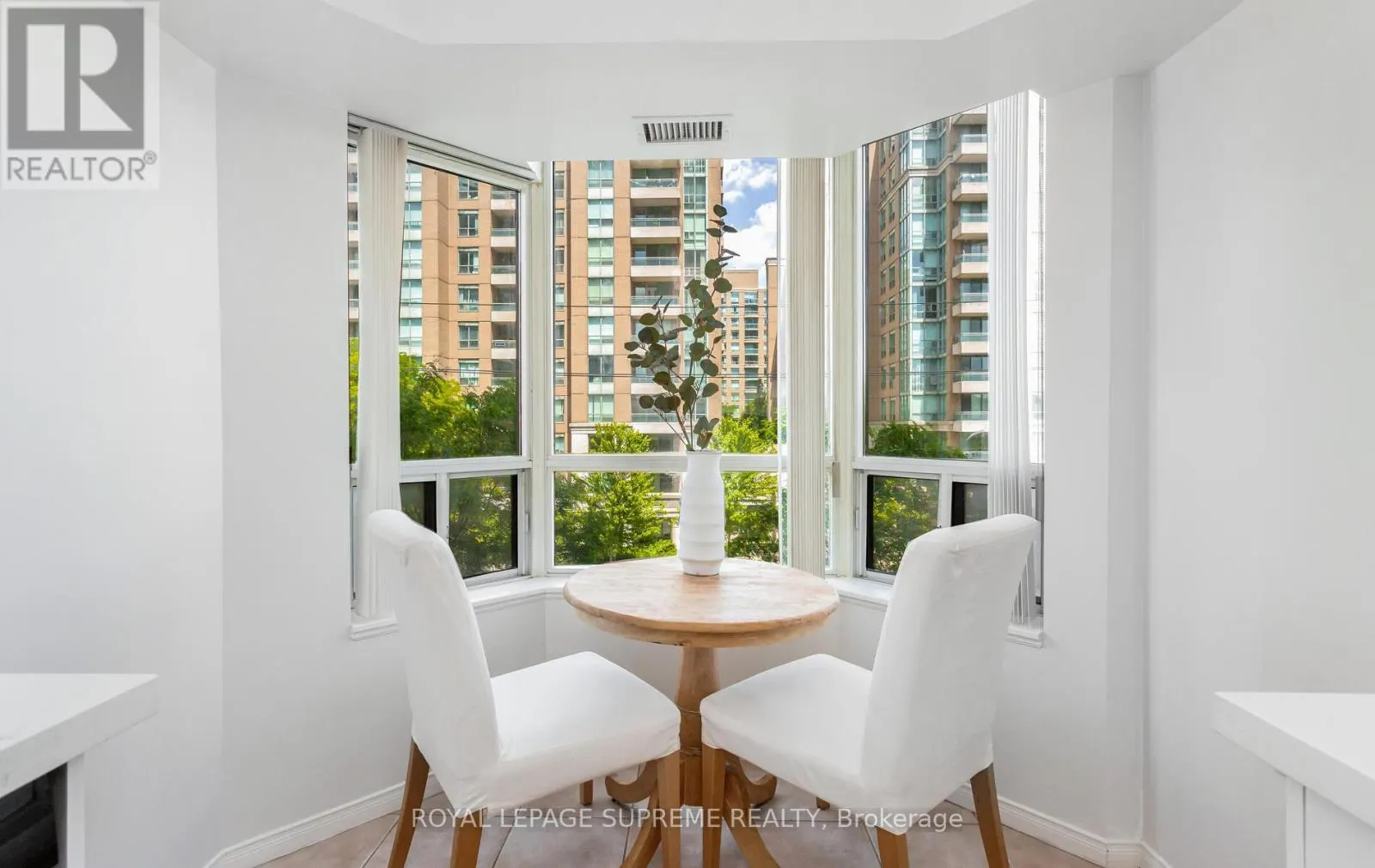 502 - 35 FINCH AVENUE E