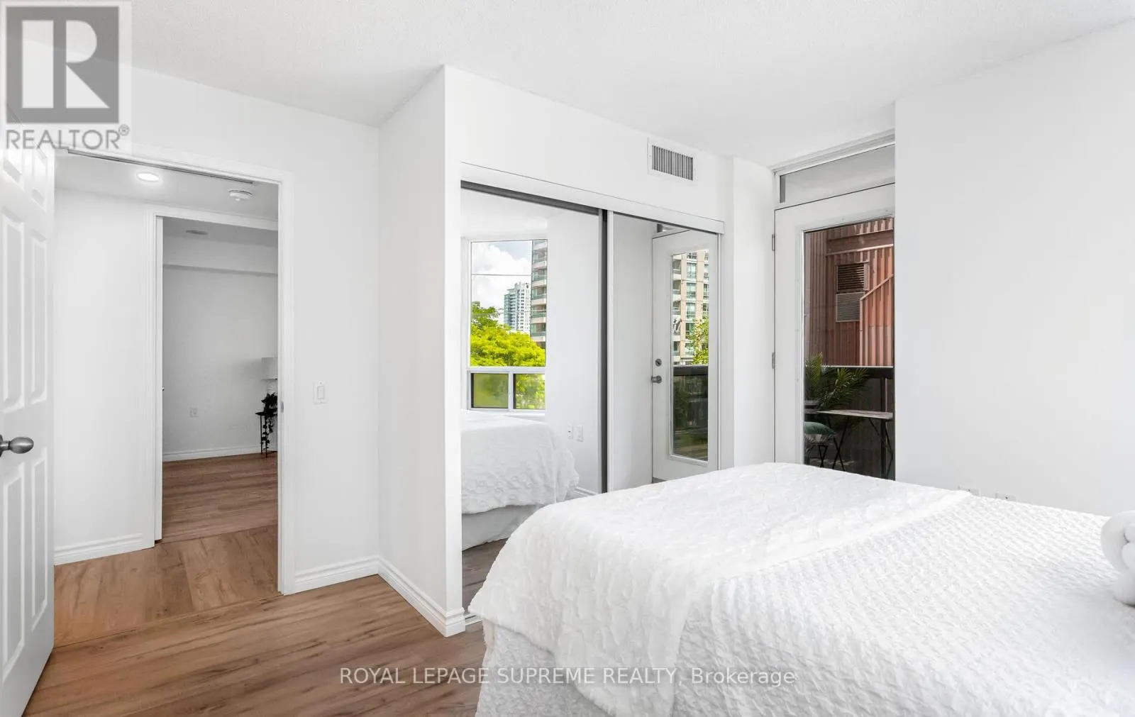 502 - 35 FINCH AVENUE E