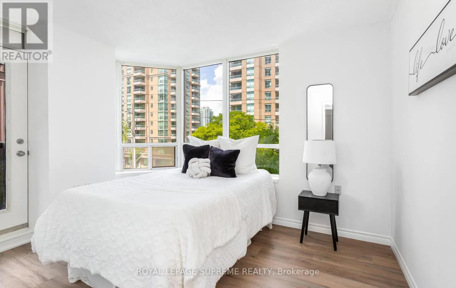 502 - 35 FINCH AVENUE E