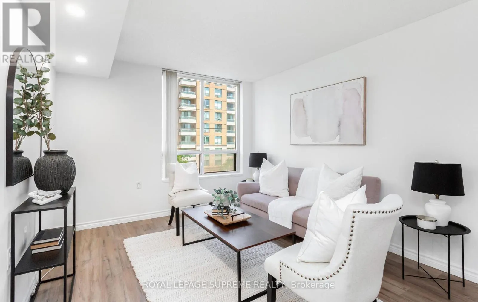 502 - 35 FINCH AVENUE E