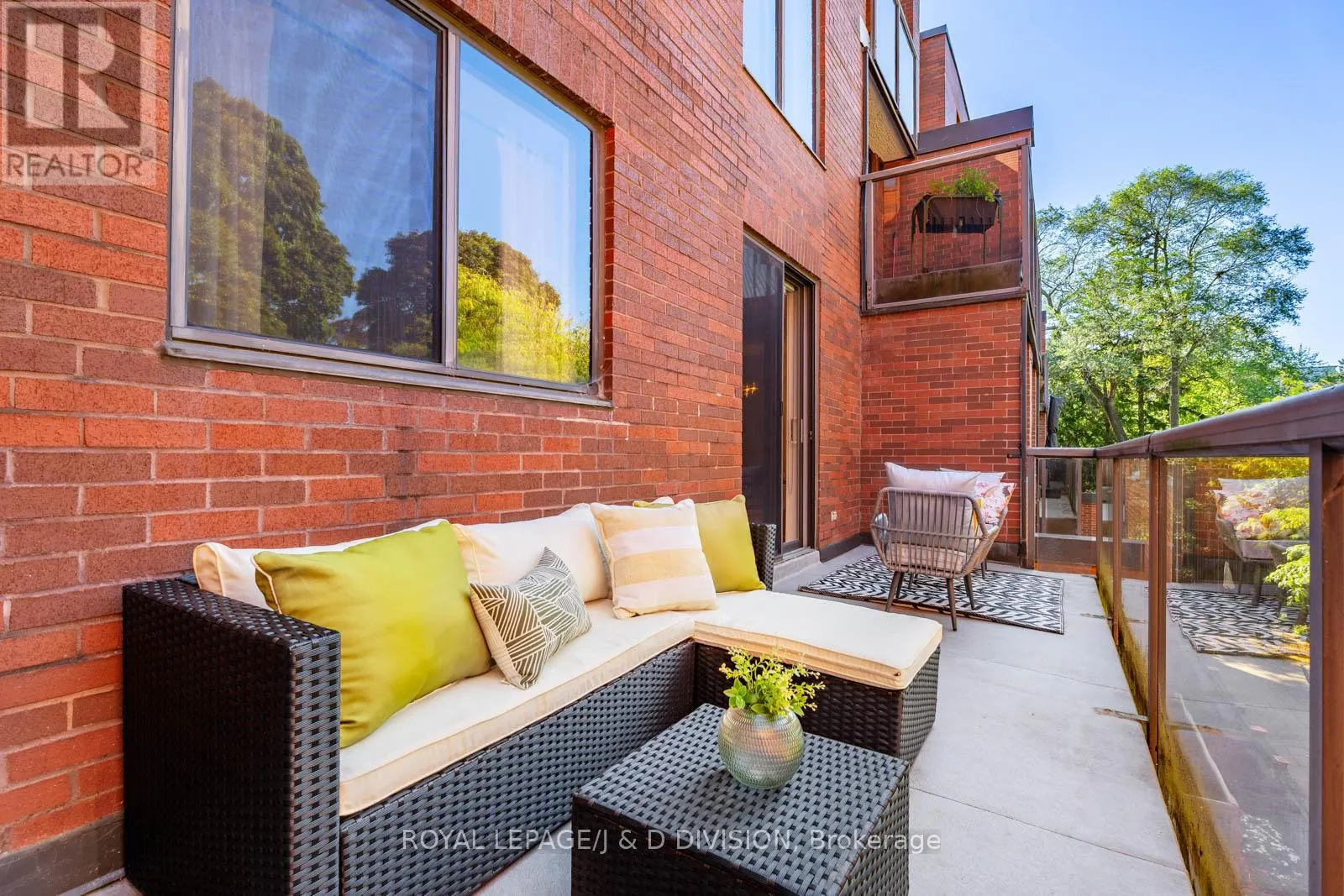 305 - 30 GLEN ELM AVENUE