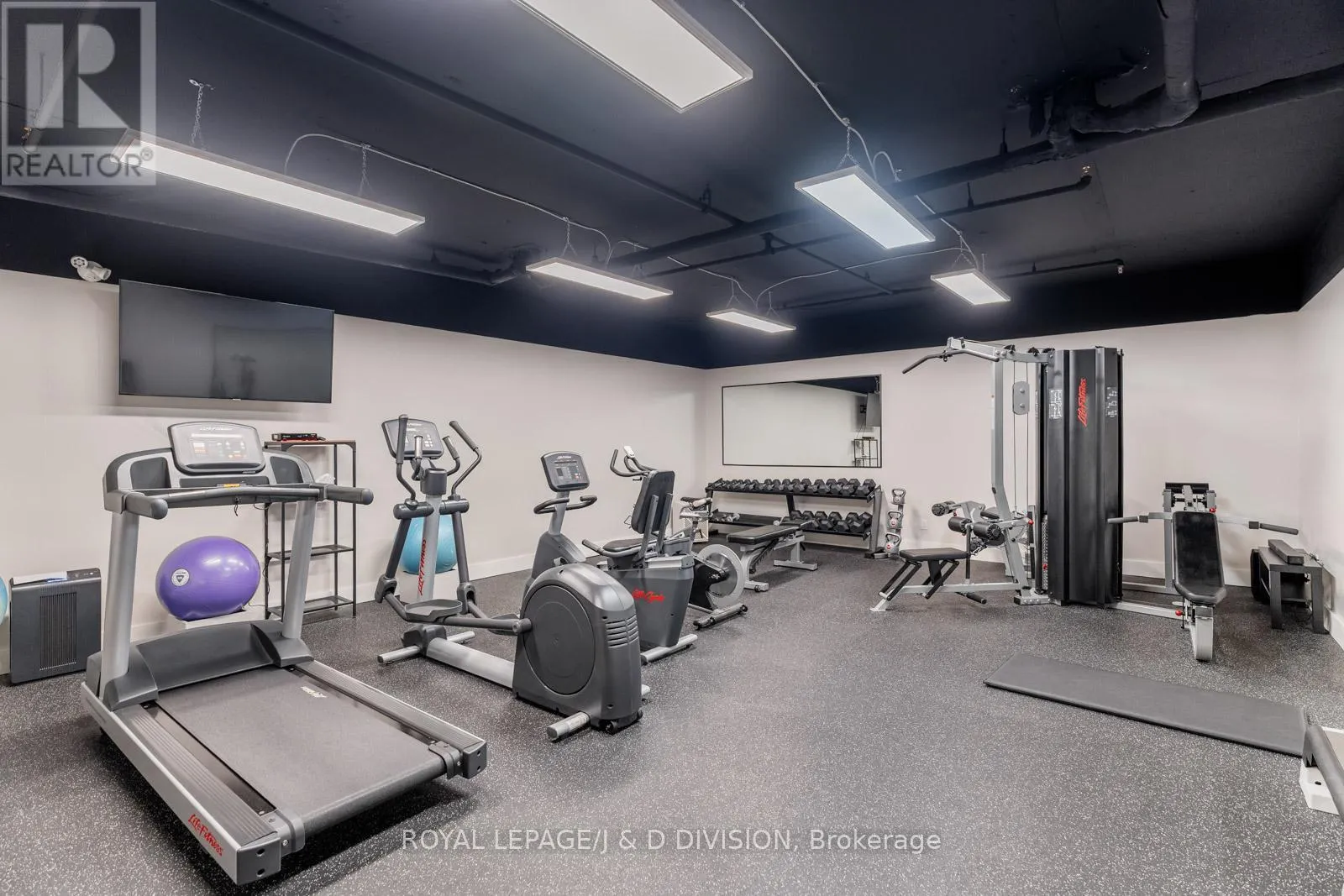 305 - 30 GLEN ELM AVENUE