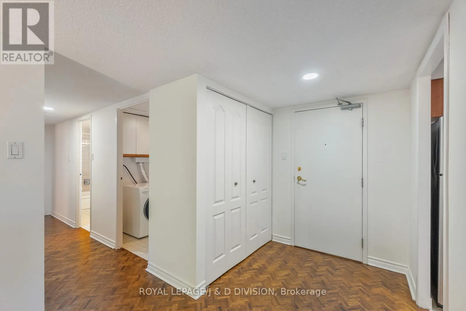 305 - 30 GLEN ELM AVENUE