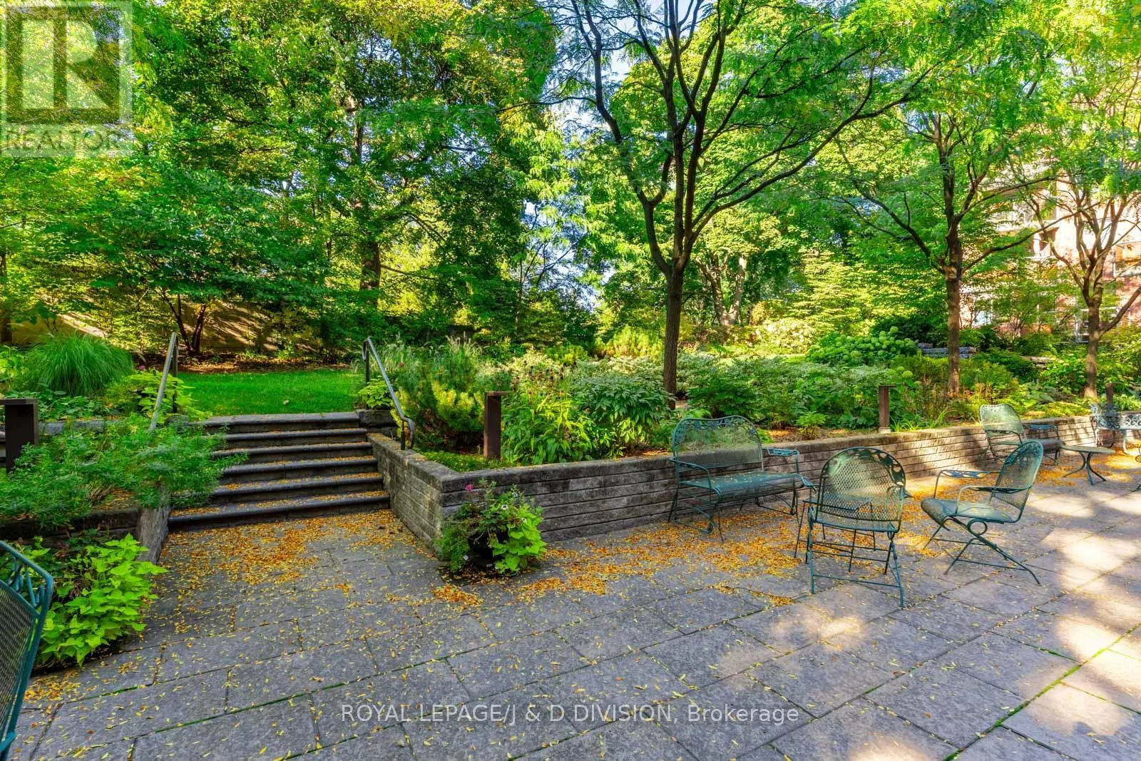 305 - 30 GLEN ELM AVENUE